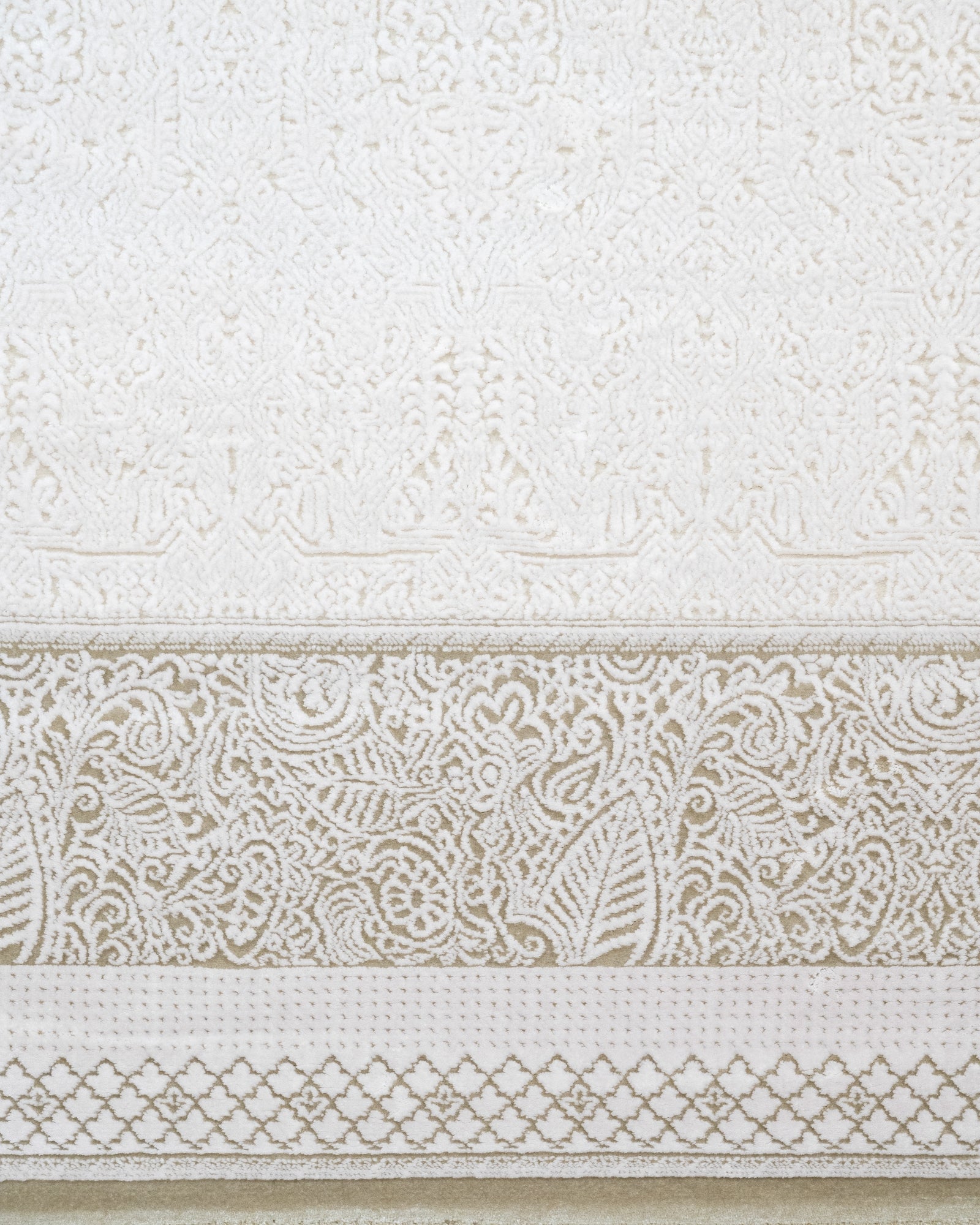 Classic Viscose Area Rug – Machine Made Cream Rug with Fringed Edges for Living Room