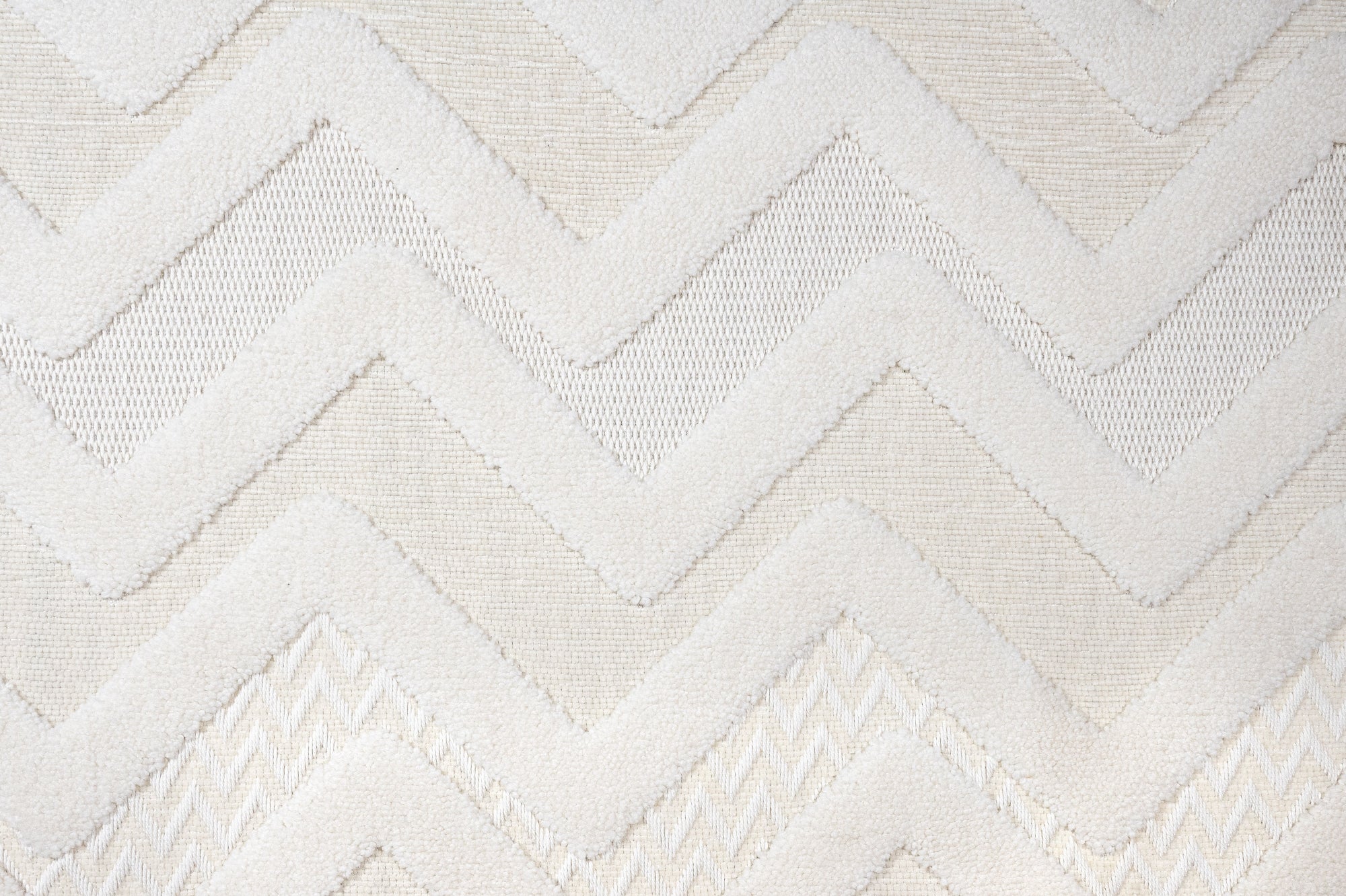 Chenille Area Rug – Machine Made Cream Zigzag Rug with Cotton Base