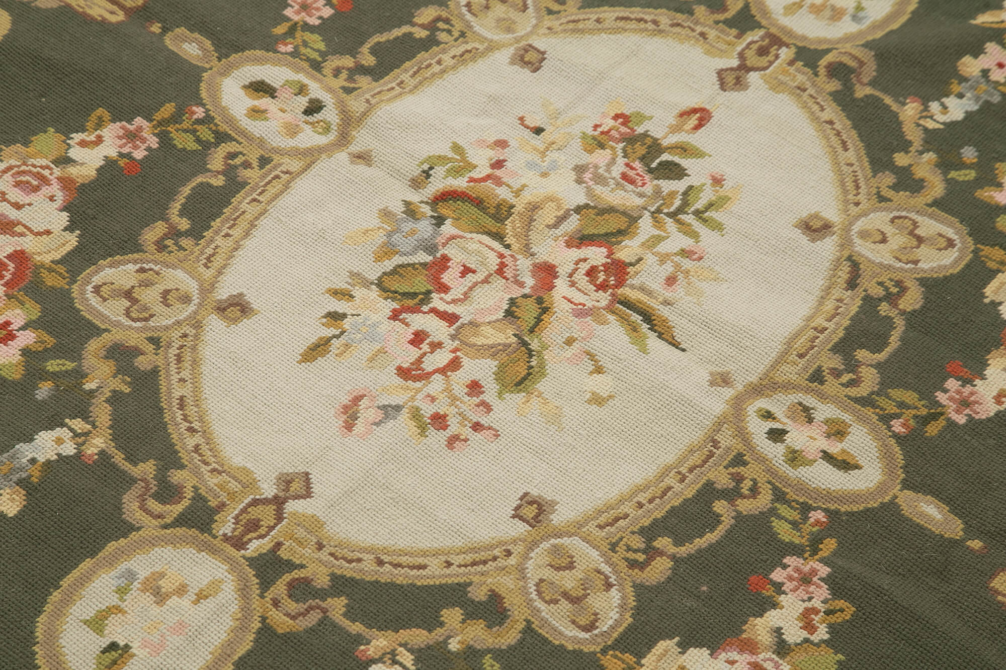 Handmade Area Rug – Needlepoint Floral Beige Cotton Wool Rug 3'10''x5'9''