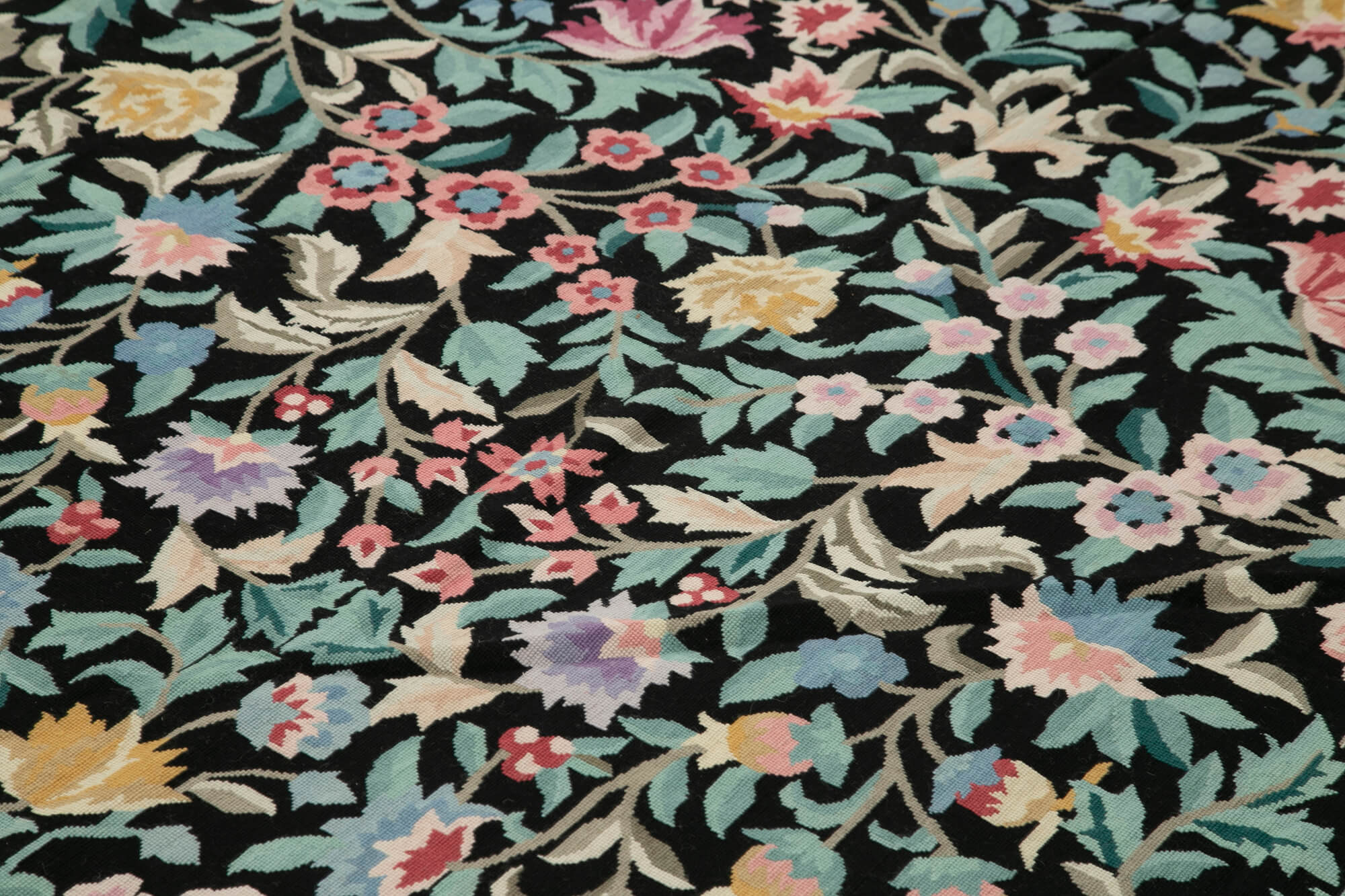 Handmade Floral Area Rug – Vintage Wool Carpet With Black Floral Pattern 7'9''x9'11''