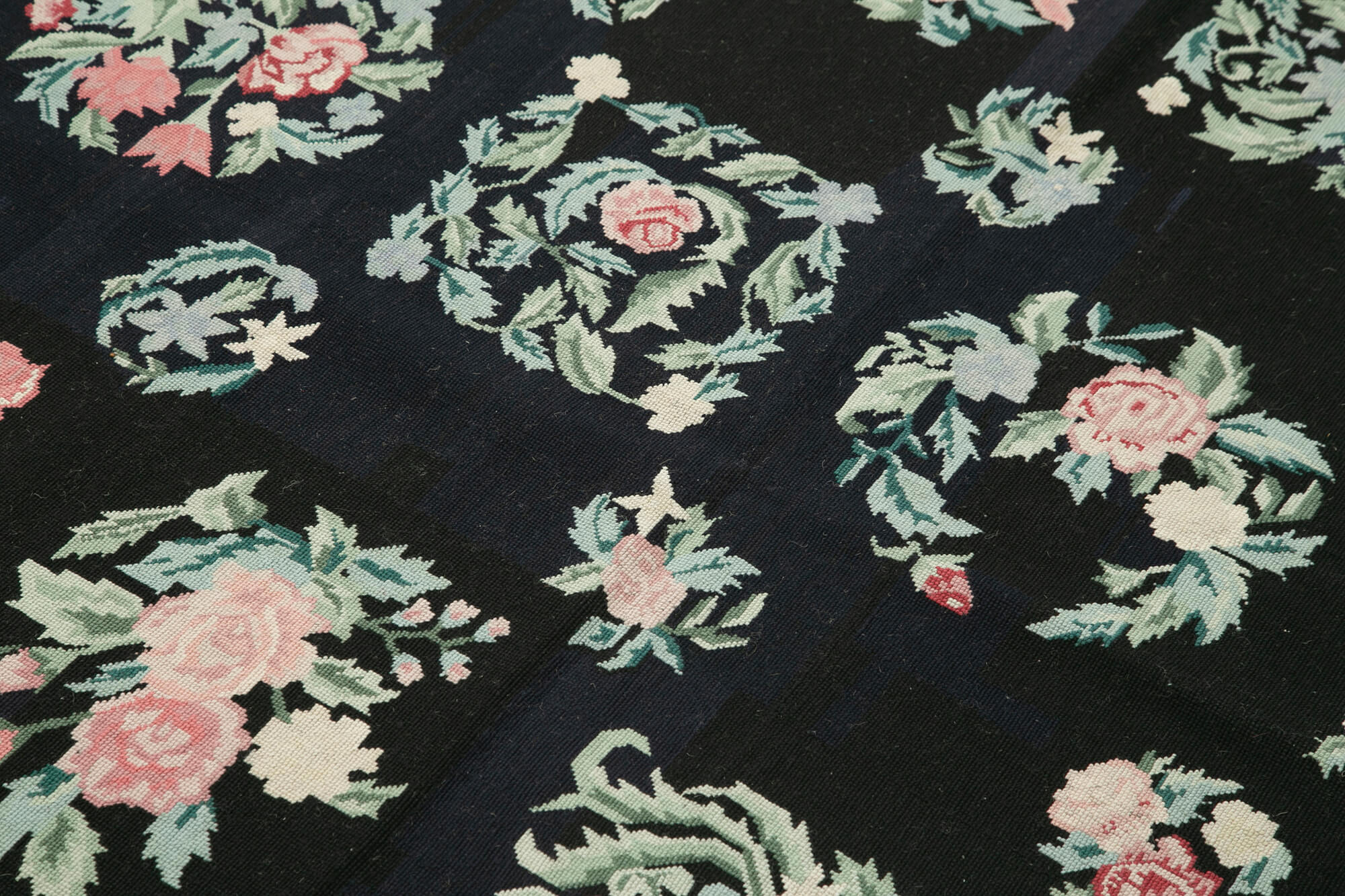 Handmade Floral Area Rug – Black Needlepoint Floral Pattern Rug 5'9" x 8'9"