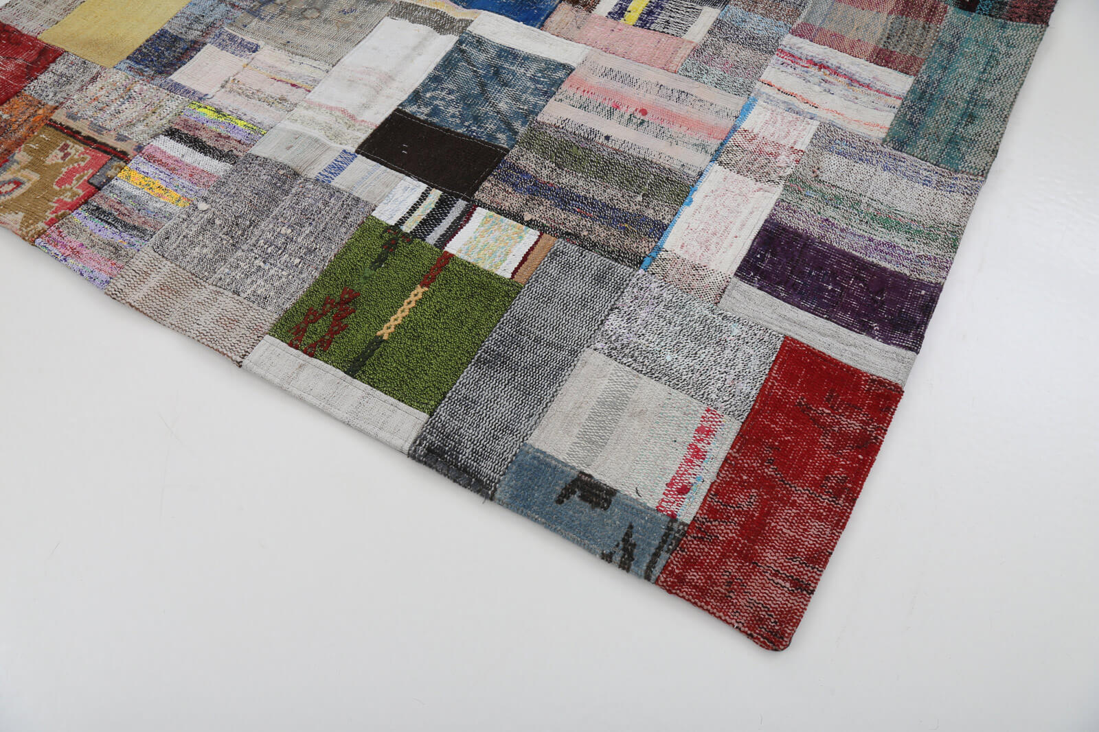 Handmade Patchwork Rug - Kirk Yama Grey Cotton Wool Area Rug 5'7'' x 7'10''