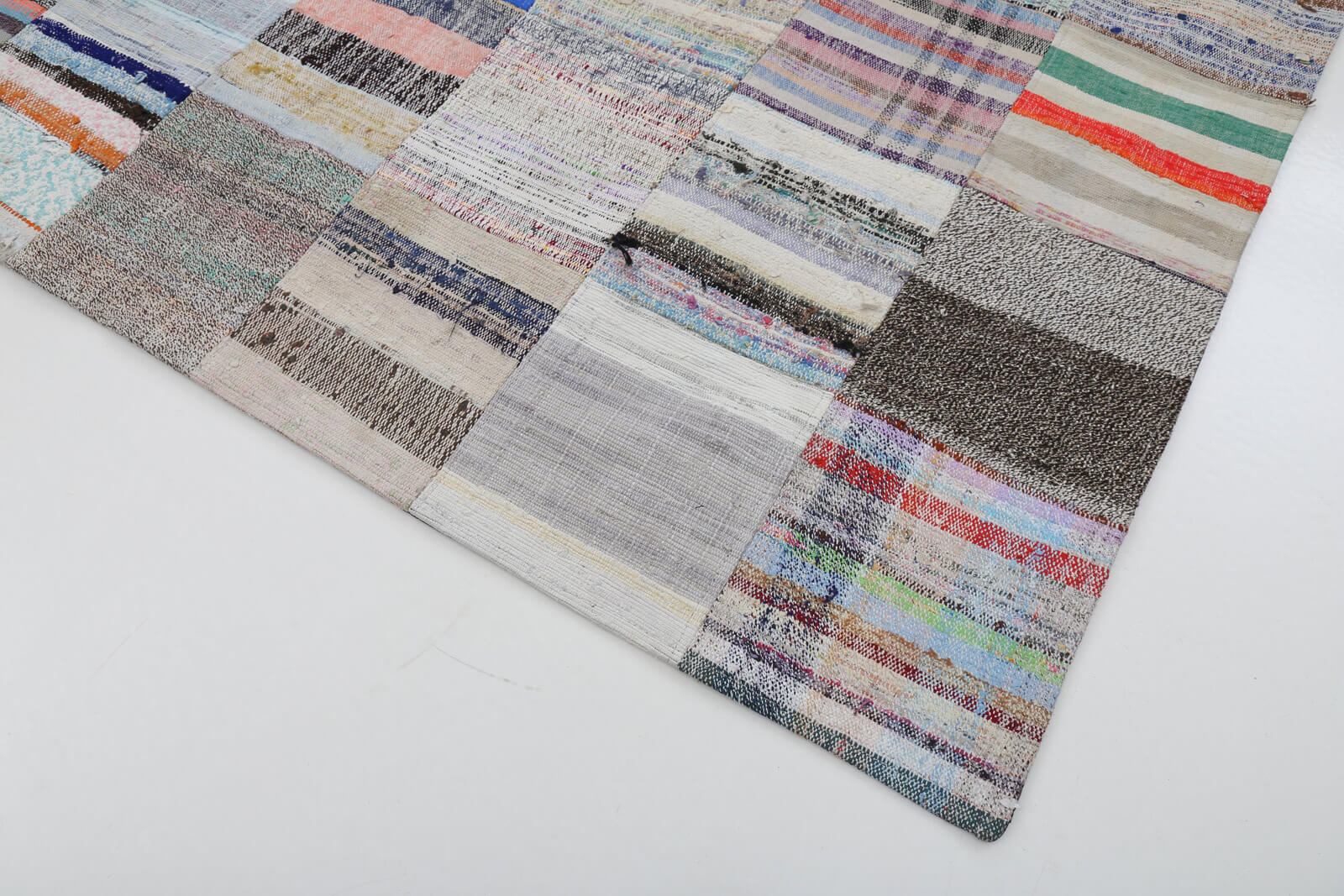 Handmade Patchwork Rug - Kirk Yama Grey Cotton Wool Area Rug 6'7''x9'11''