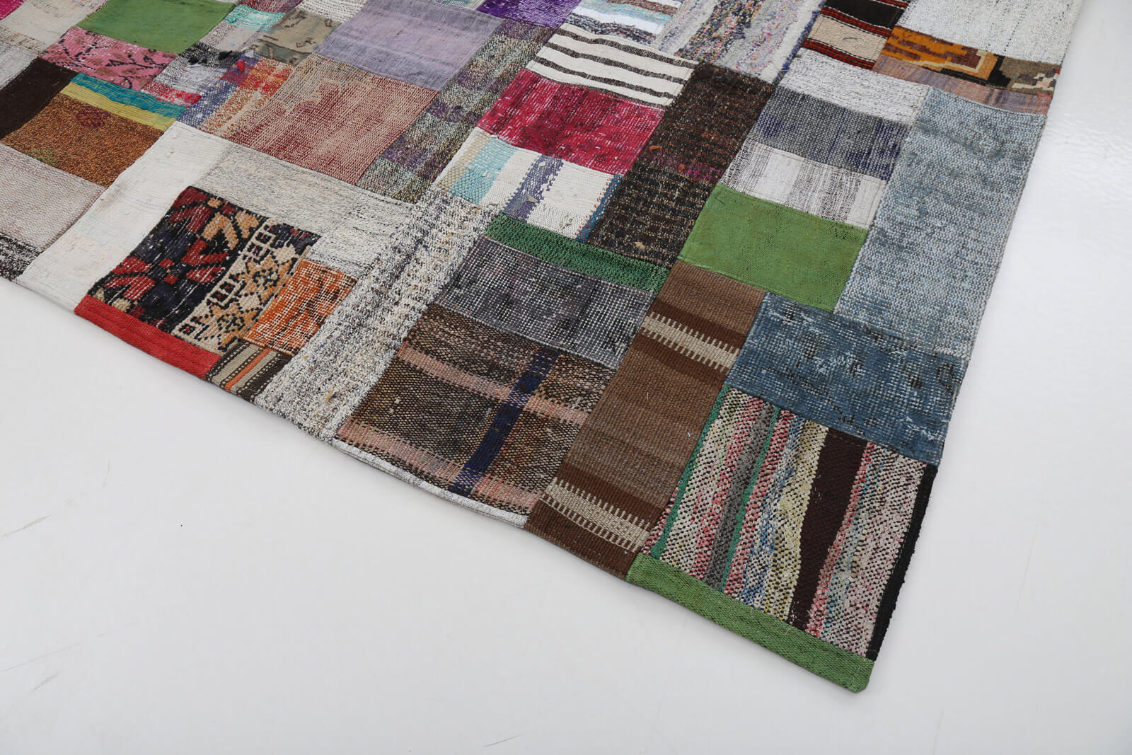 Handmade Patchwork Rug - Kirk Yama Grey Cotton Wool Area Rug 6'6''x9'11''