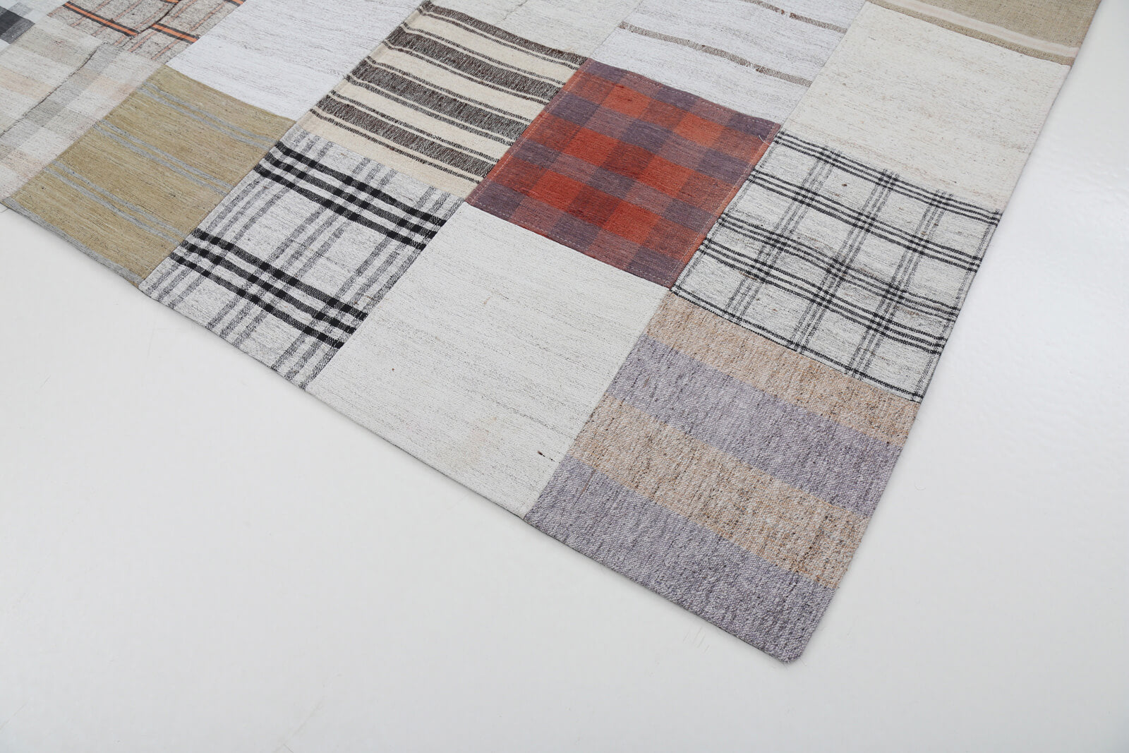Handmade Patchwork Rug - Kirk Yama Neutral Beige Cotton Wool Area Rug 5'9''x7'11''