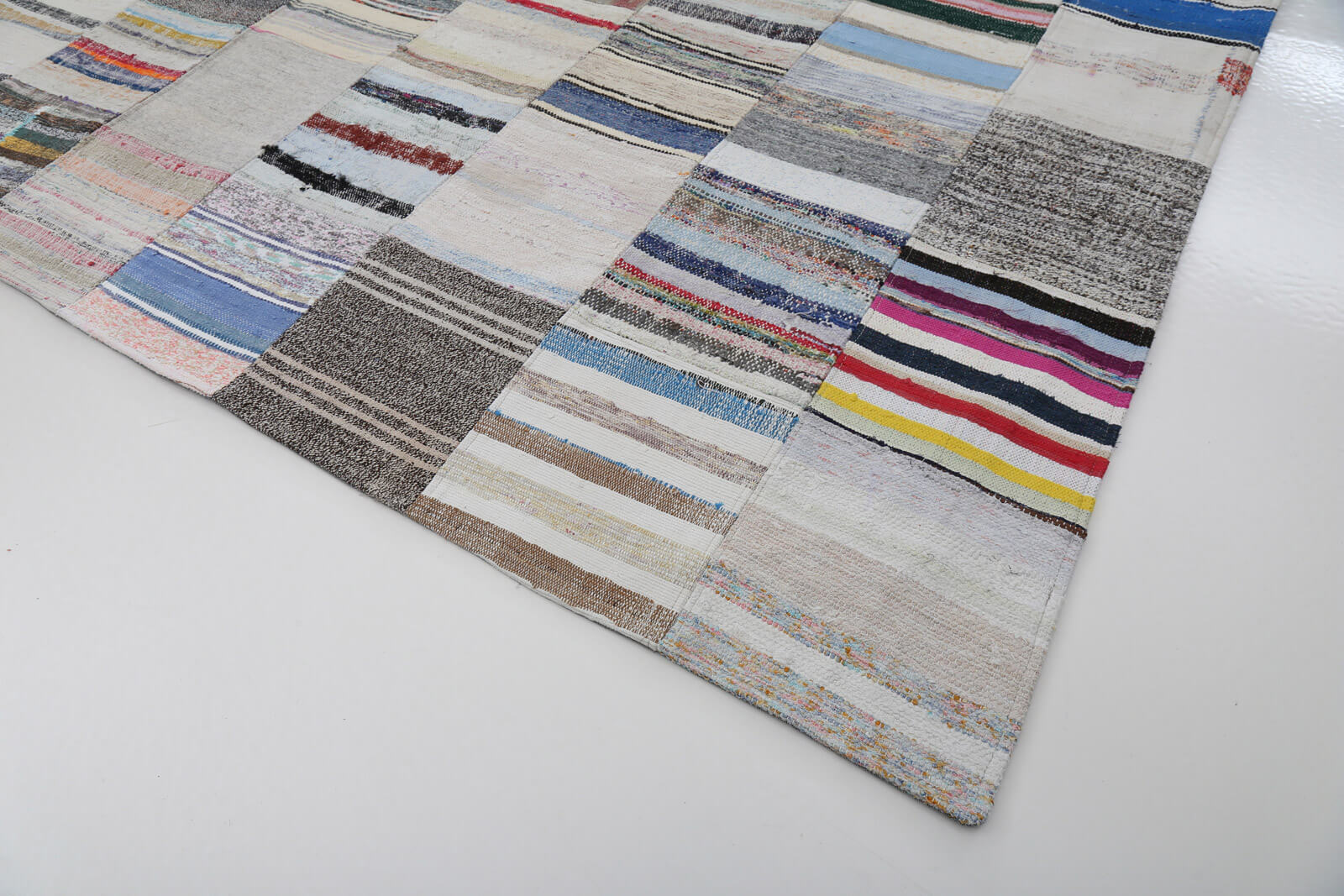 Handmade Patchwork Rug - Kirk Yama Beige Cotton Wool Area Rug 9'11" x 13'2"