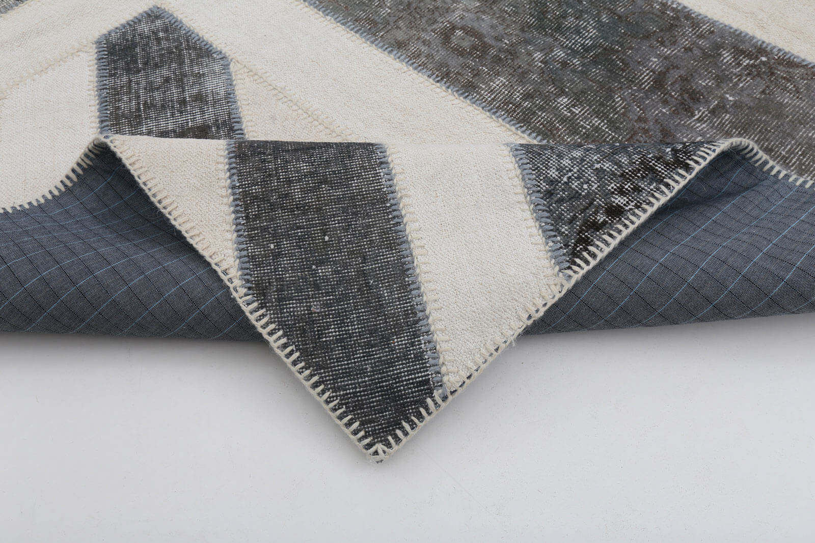 Handmade Wool Area Rug - Grey Patchwork Rug With Figured Pattern | Durable Cotton Blend