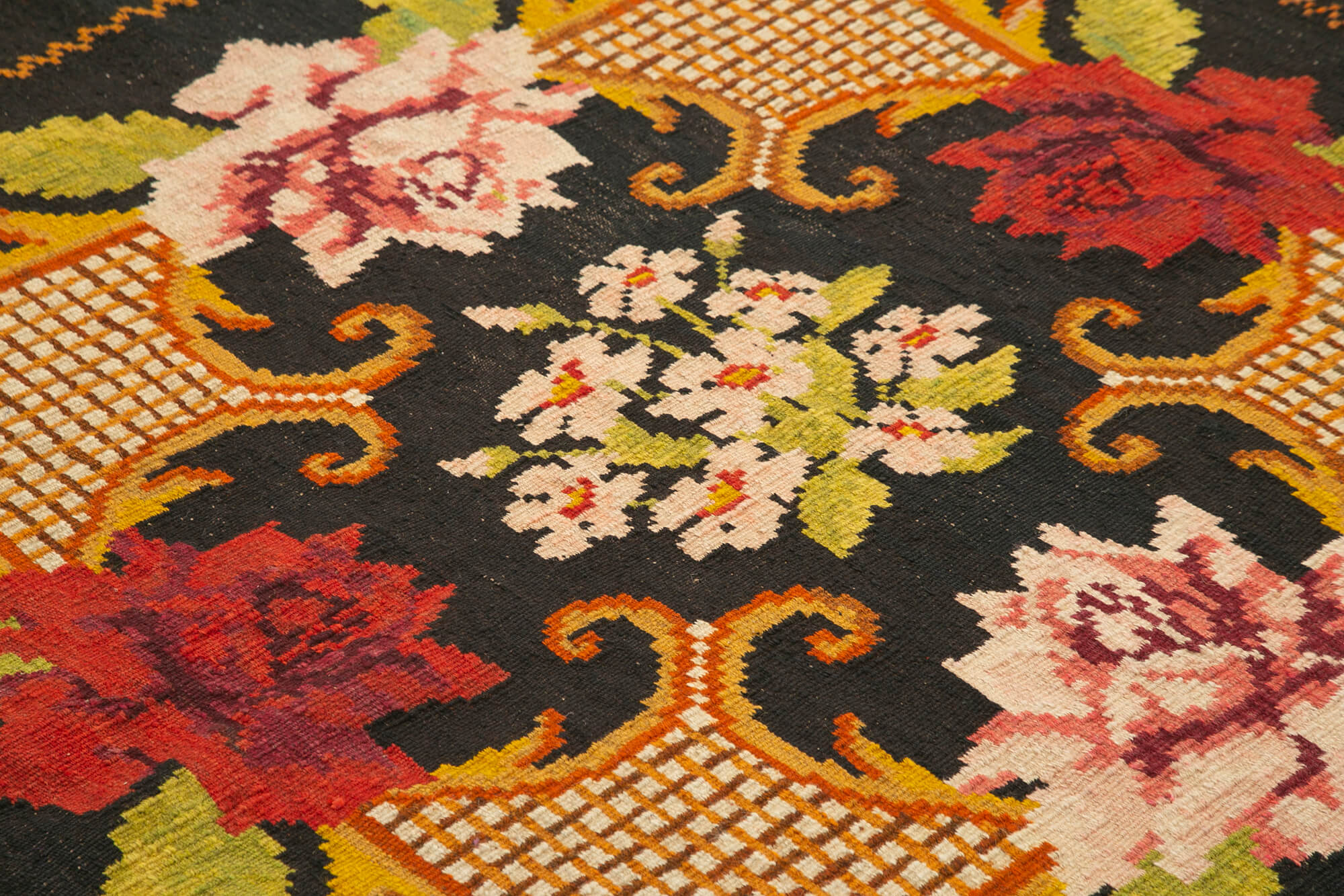 Handmade Wool Rug – Moldovian Black Floral Area Rug 6'1'' x 6'5'' Classic Design