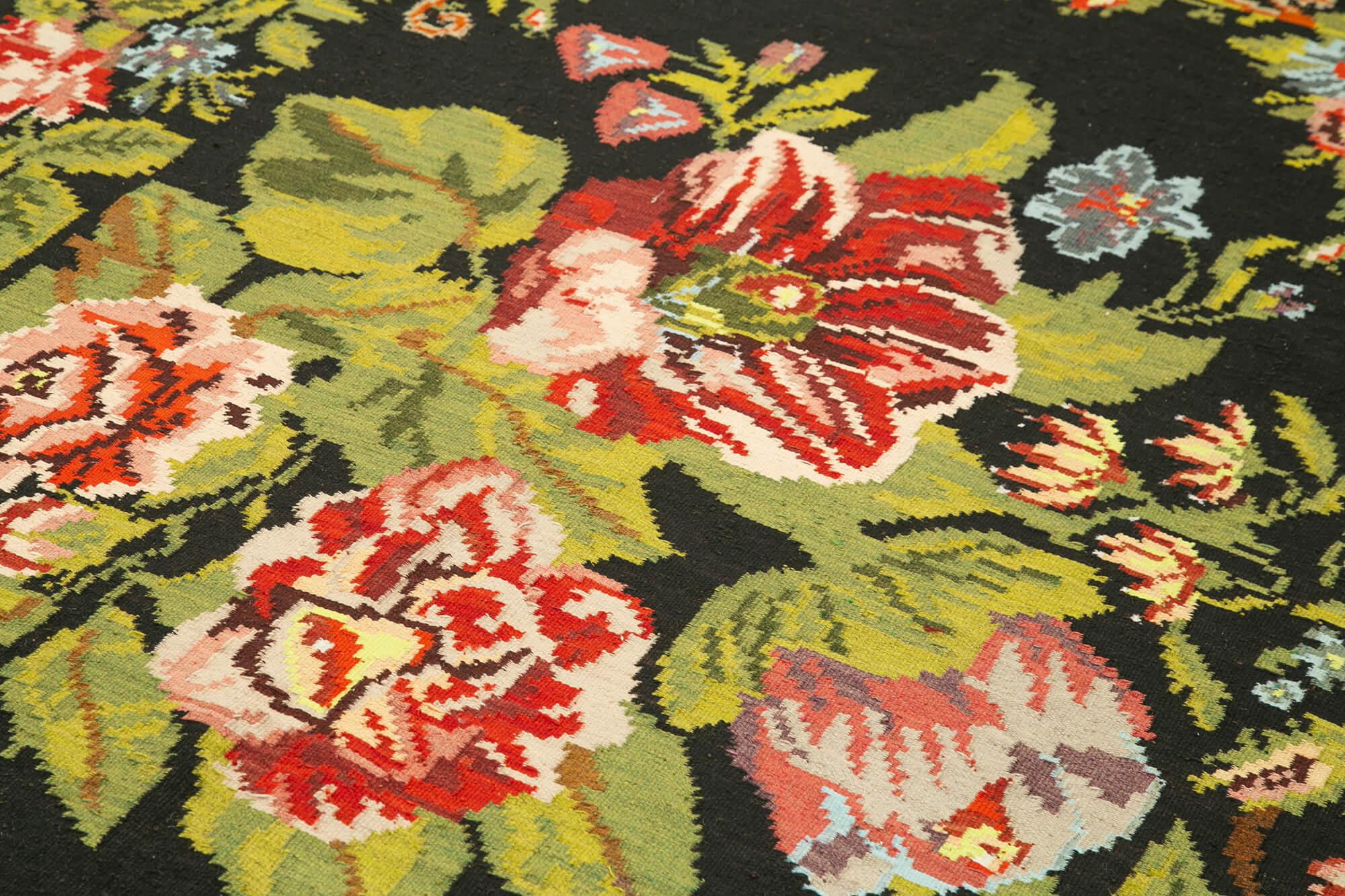 Handmade Wool Rug – Moldovian Floral Black Rug | Cotton Wool Blend Carpet 5'8''x10'2''
