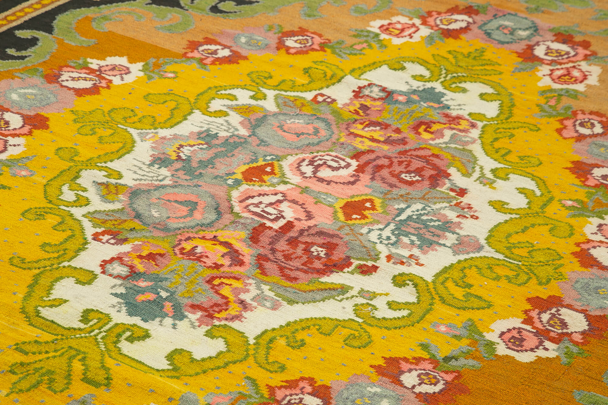 Handmade Wool Rug – Vintage Area Rug with Classic Black Floral Design, 6'10''x10'10''