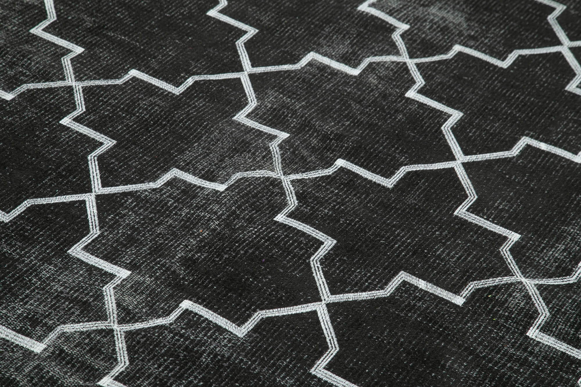 Handmade Geometric Rug – Black Cotton Wool Area Rug 5'8" x 8'8" Durable Soft Floor