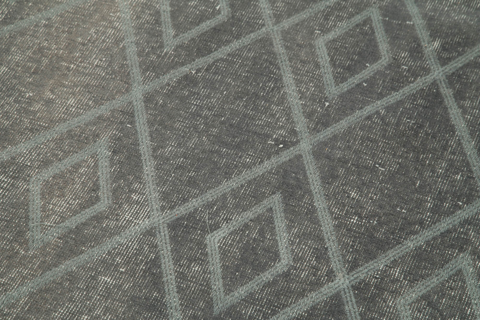 Handmade Wool Area Rug – Natural Fiber Carpet with Traditional Hand Knotted Craft & Geometric Pattern