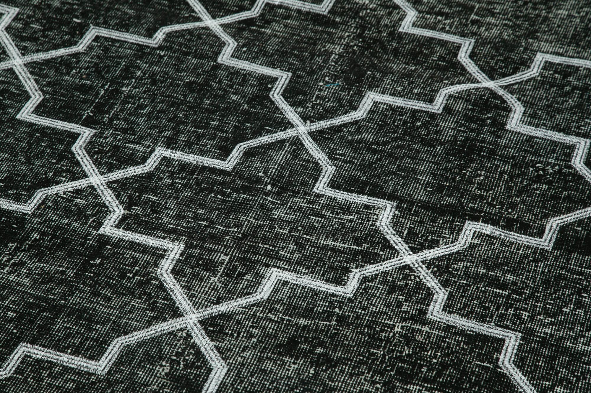 Handmade Geometric Rug - Black Area Rug with Durable Cotton Wool, 4'8'' x 12'2''