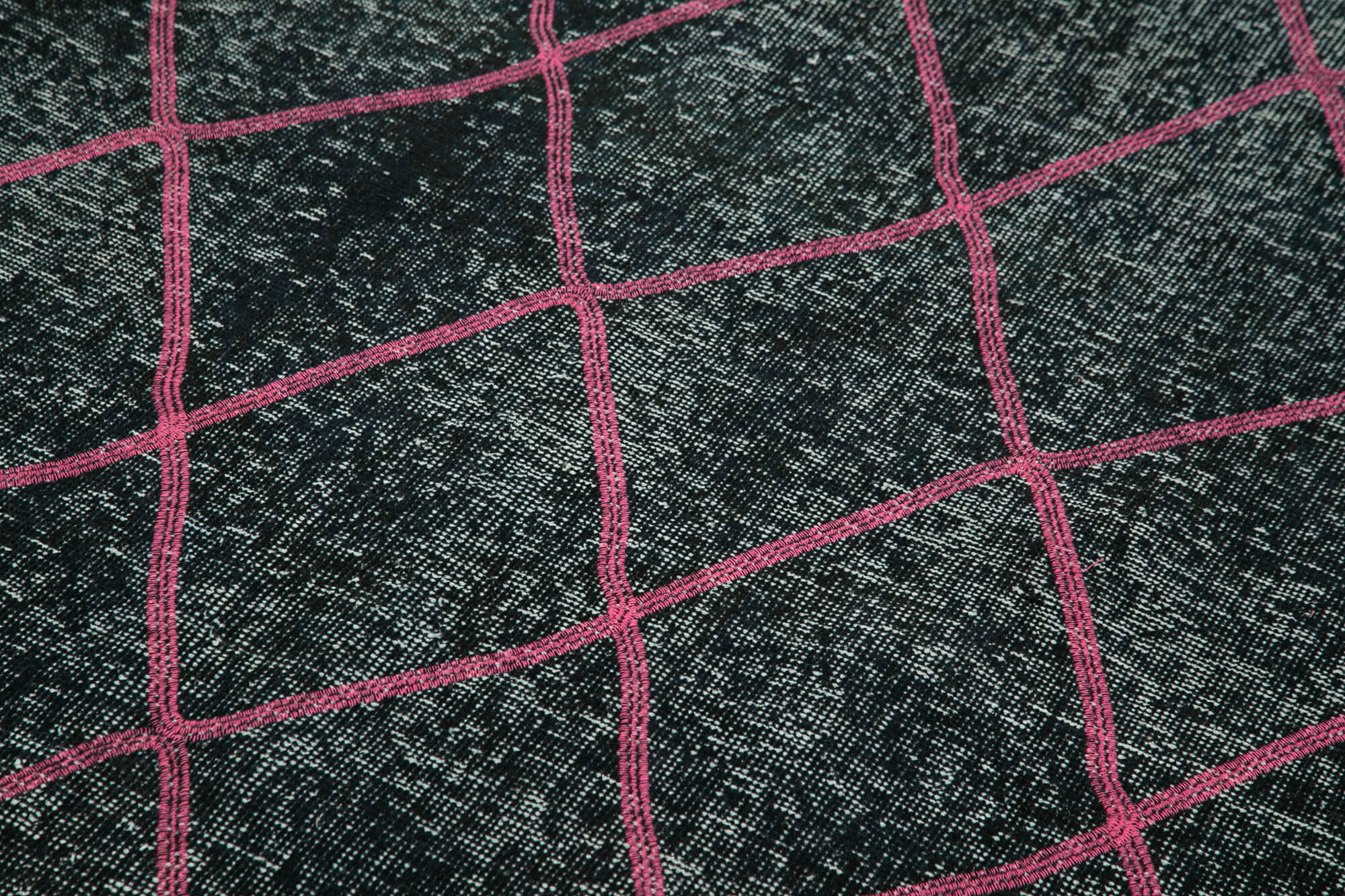 Handmade Geometric Rug – Black Cotton Wool Carpet 4'10''x11'7'' with Modern Design