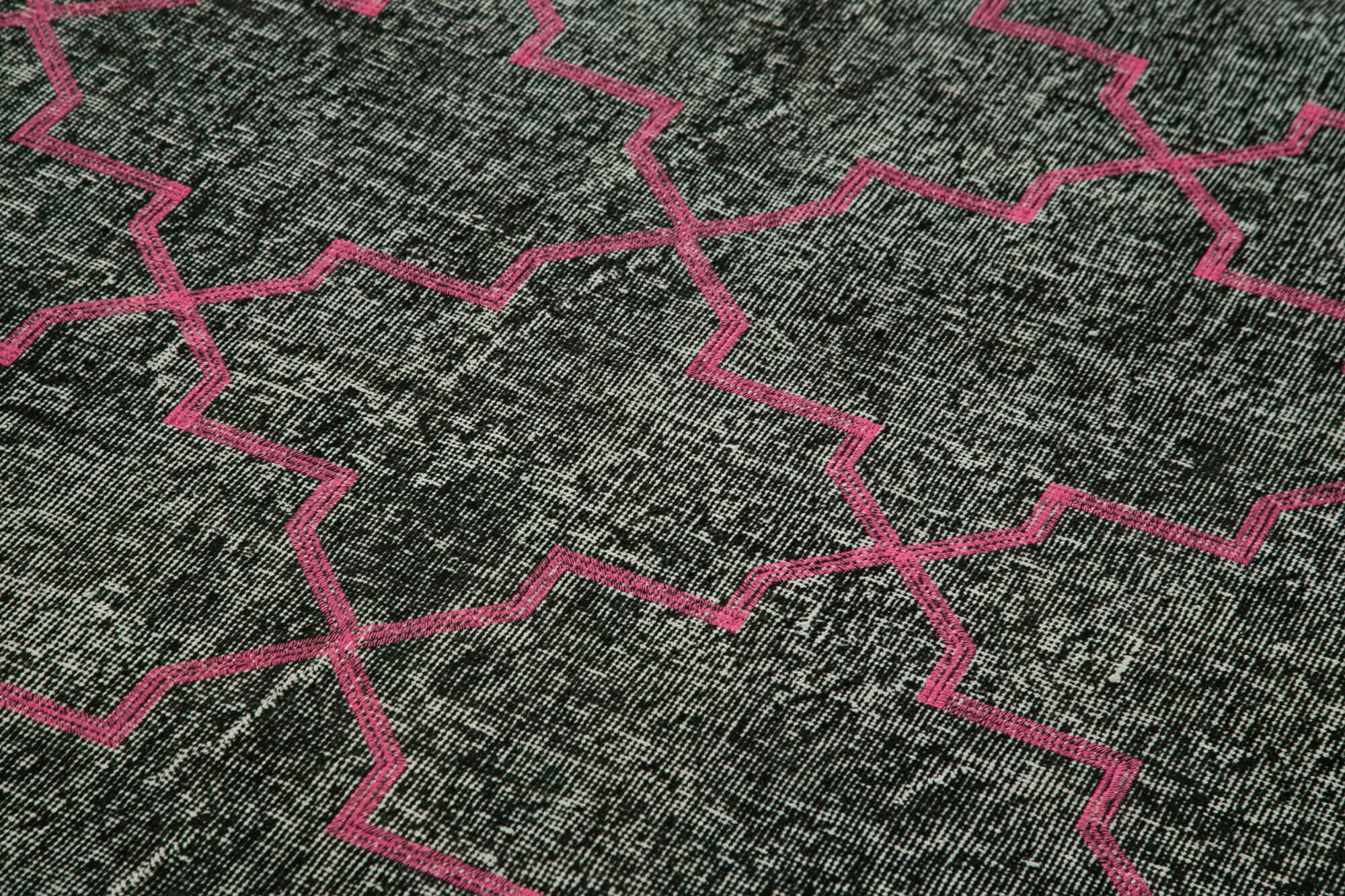 Handmade Area Rug – Black Geometric Carpet with Soft Wool Texture 4'9''x12'9''
