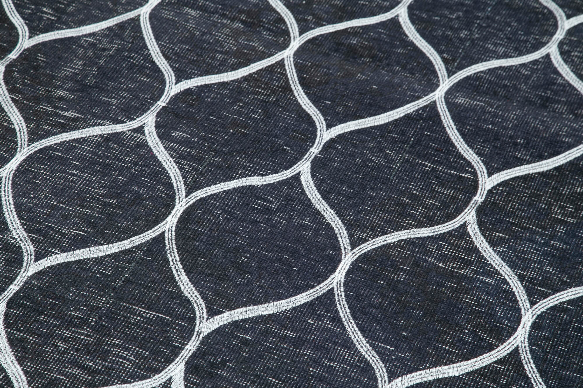 Handmade Geometric Rug – Black Area Rug with Cotton Wool Carpet Blend 4'10''x12'2''