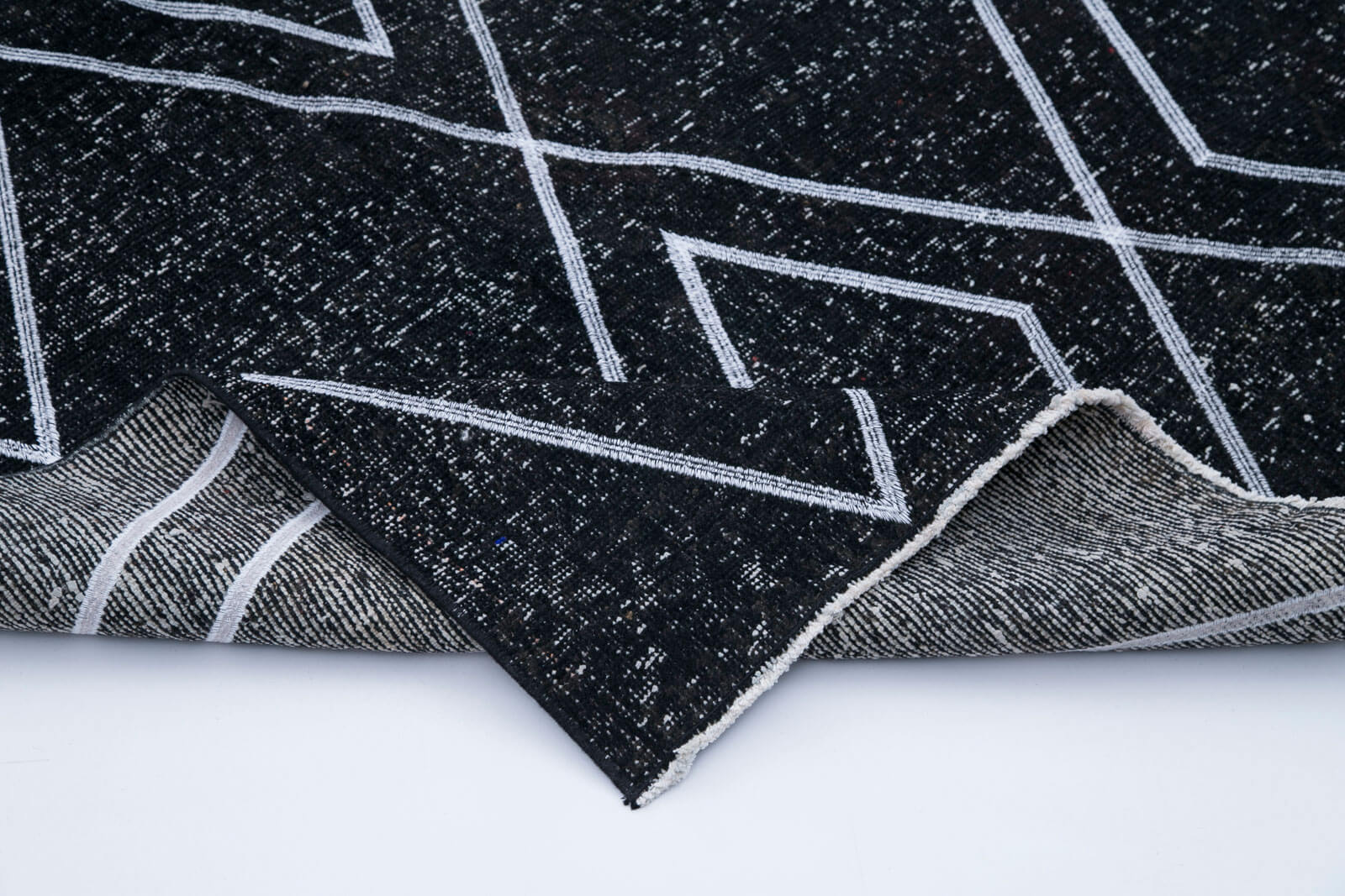 Handmade Geometric Rug – Black Area Rug 5'0'' x 10'10'' Cotton Wool, Durable & Soft