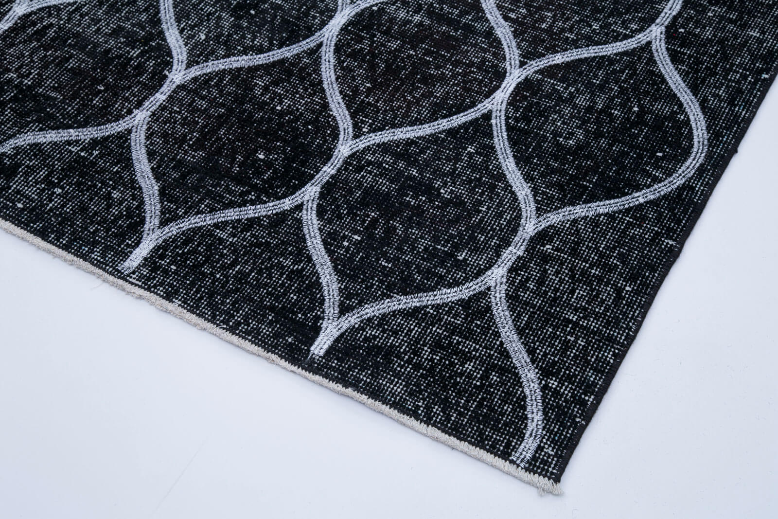 Handmade Wool Area Rug - Black Geometric Cotton Wool Blend Rug 4'10''x12'8''