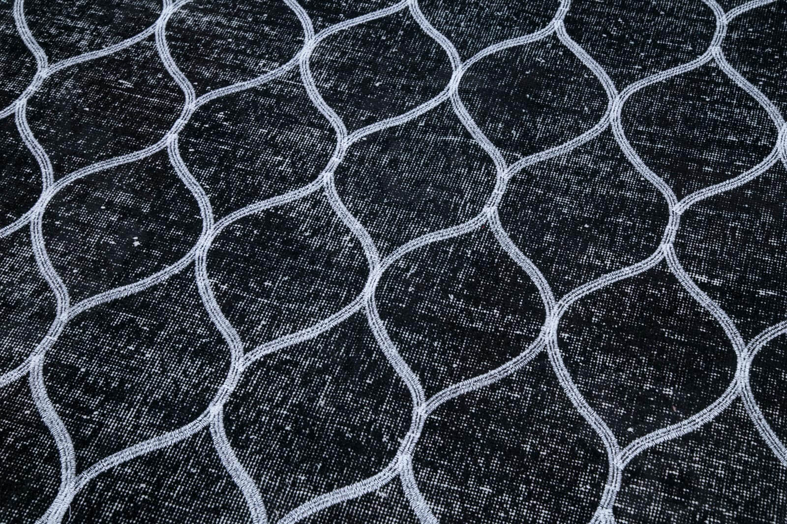 Handmade Wool Area Rug - Black Geometric Cotton Wool Blend Rug 4'10''x12'8''