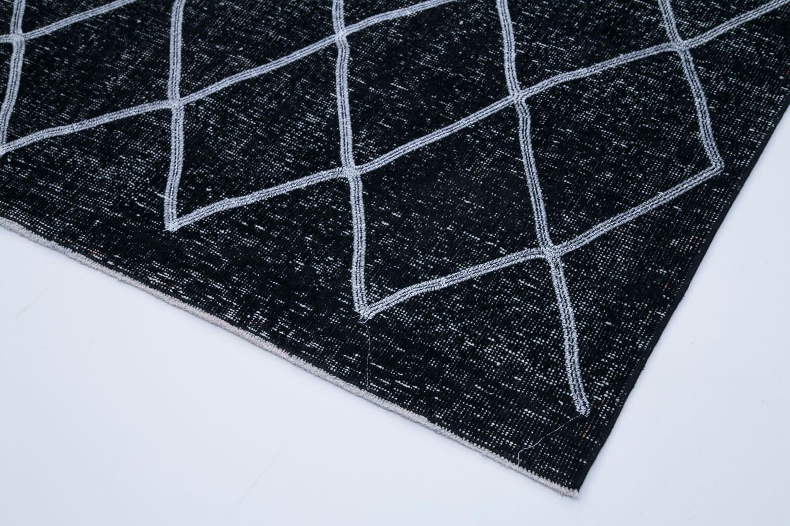 Handmade Geometric Rug – Black Area Rug Cotton Wool Carpet 4'8" x 12'10"