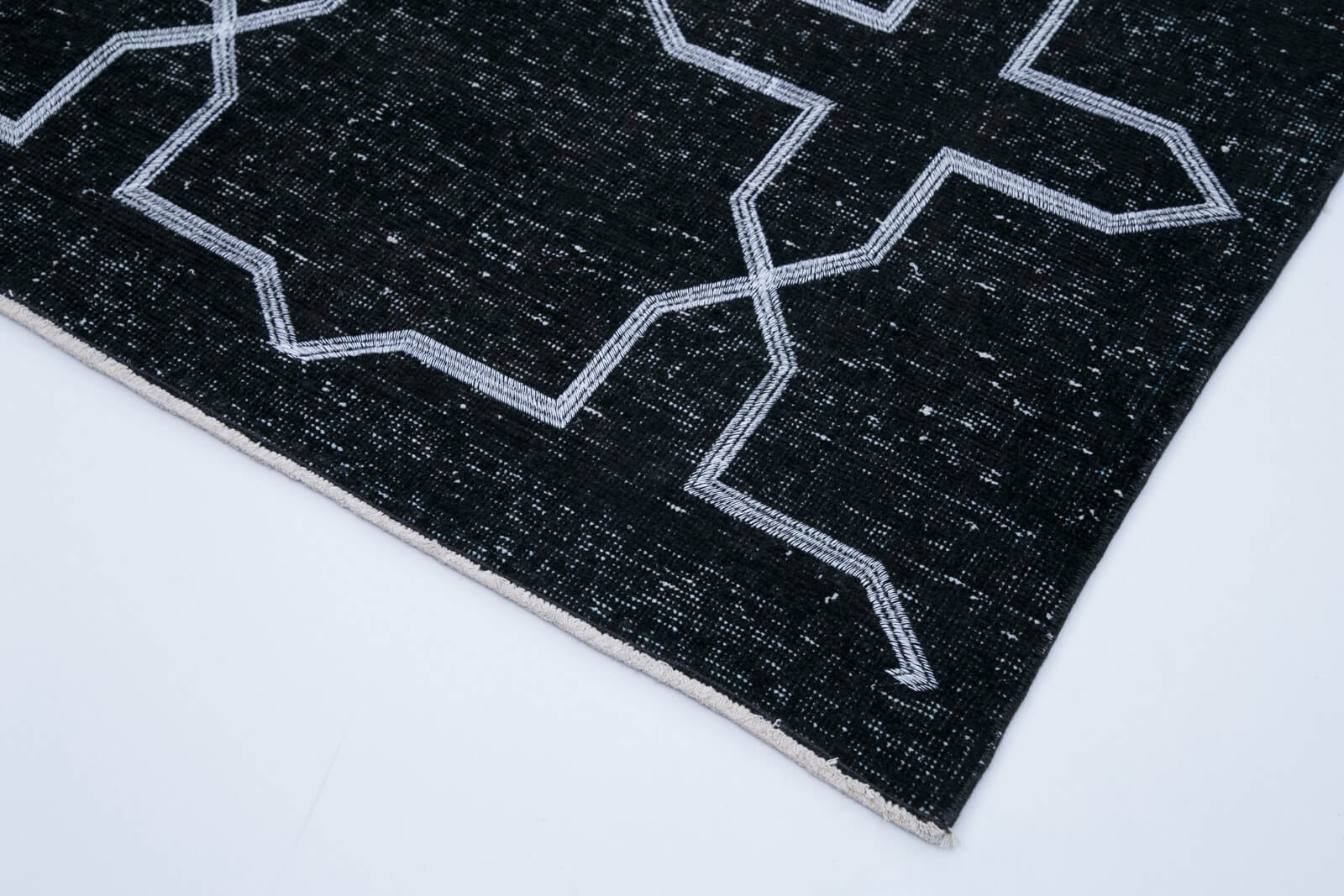 Handmade Geometric Rug - Black Area Rug 4'9" x 12'11" Wool Cotton Carpet
