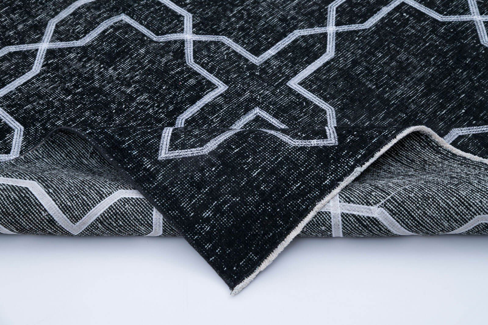 Handmade Geometric Rug - Black Area Rug 4'9" x 12'11" Wool Cotton Carpet