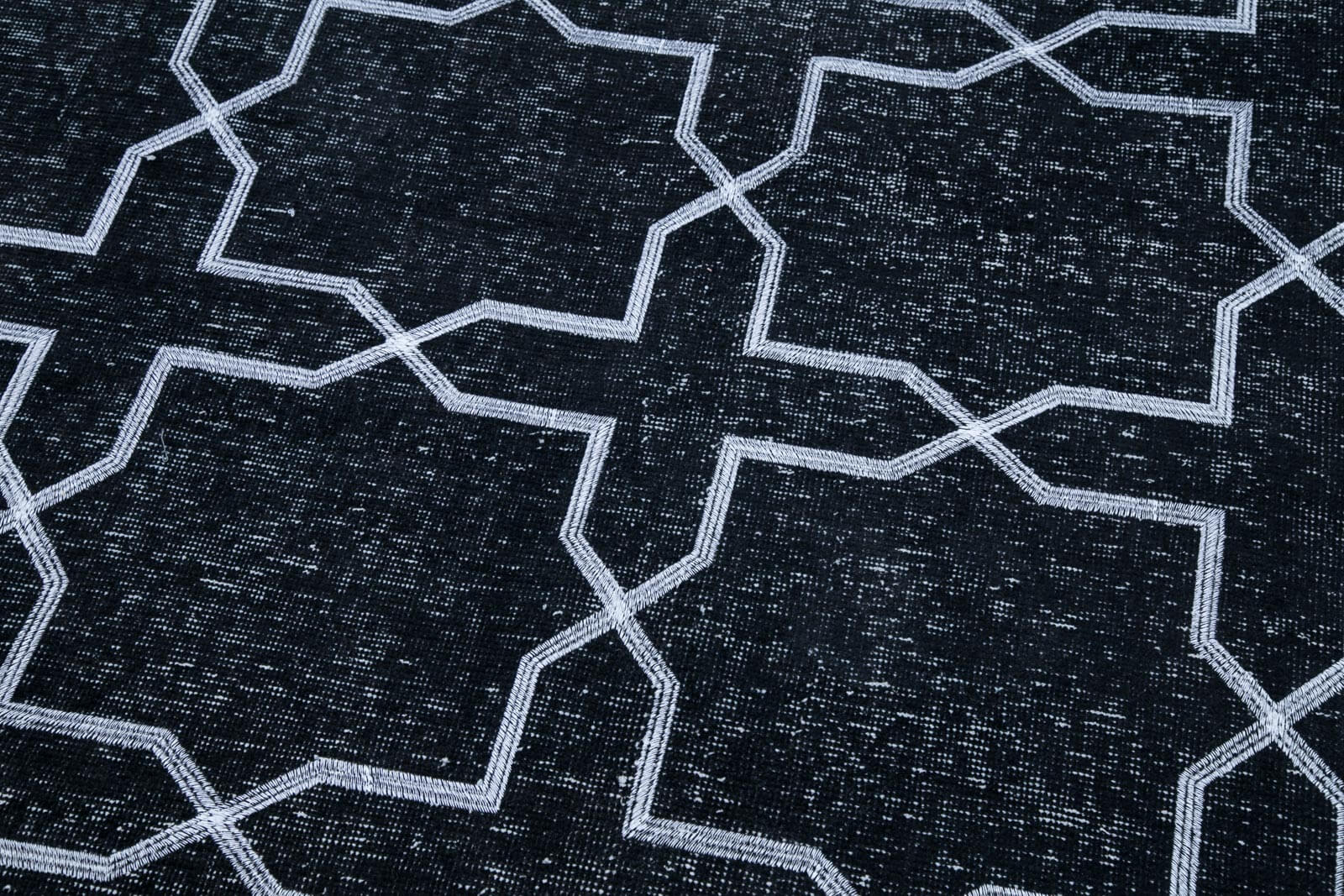 Handmade Geometric Rug - Black Area Rug 4'9" x 12'11" Wool Cotton Carpet