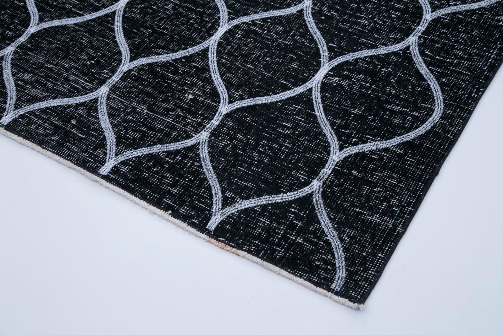 Handmade Geometric Rug - Black Area Rug Cotton Wool 5'0'' x 11'3'' Artisan Crafted