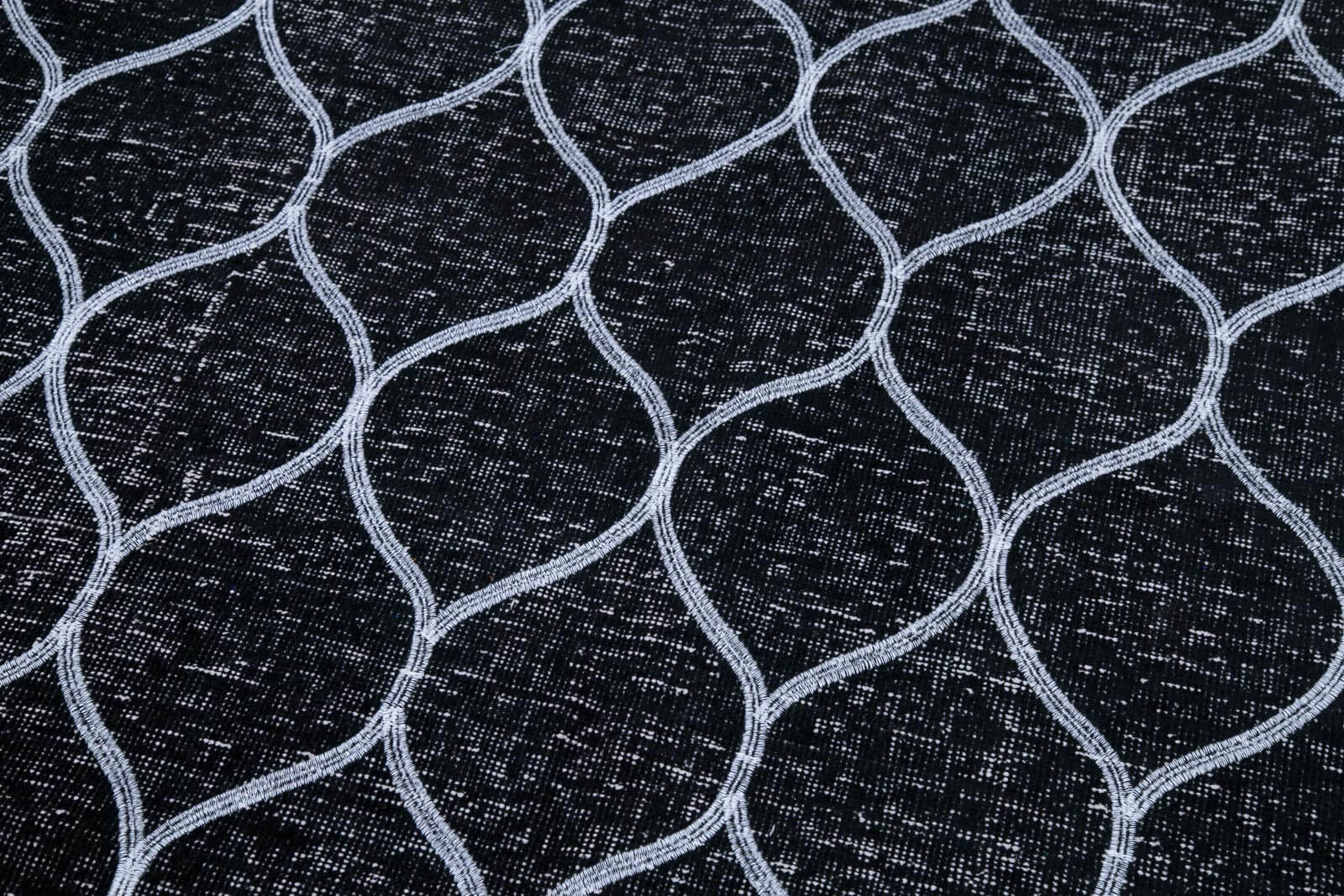 Handmade Geometric Rug - Black Area Rug Cotton Wool 5'0'' x 11'3'' Artisan Crafted