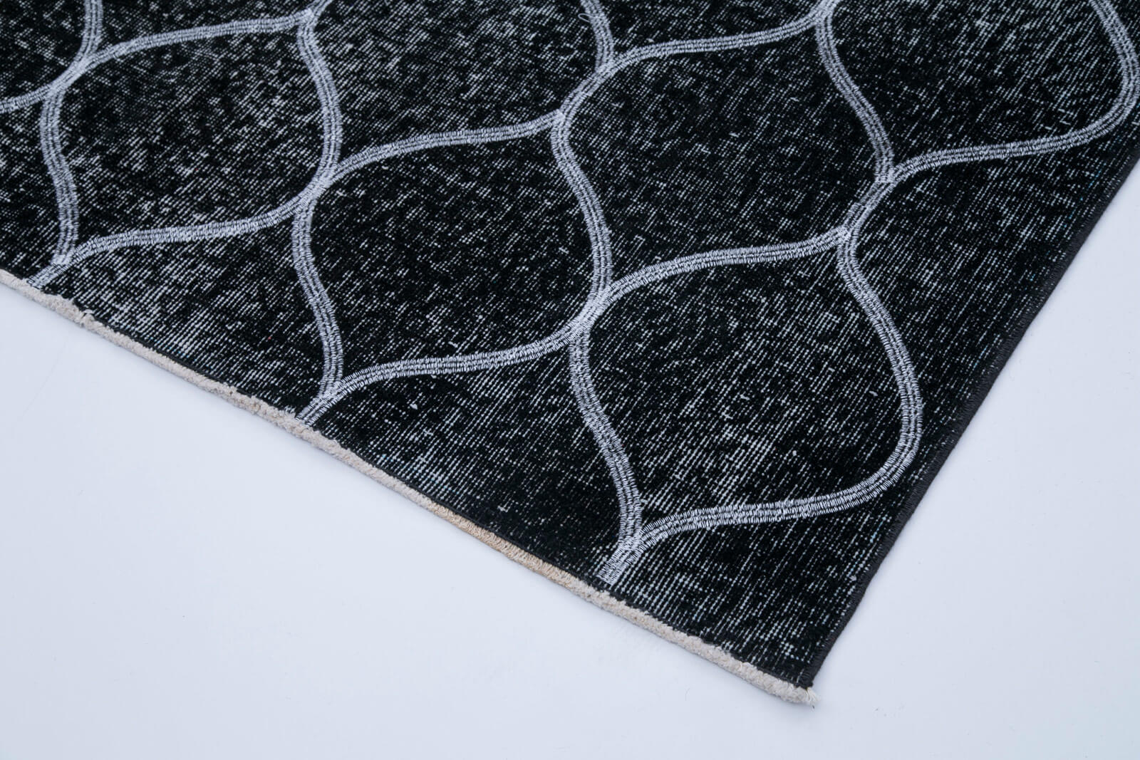 Handmade Area Rug | Black Geometric Carpet - Durable Cotton Wool Rug 4'8" x 11'10"