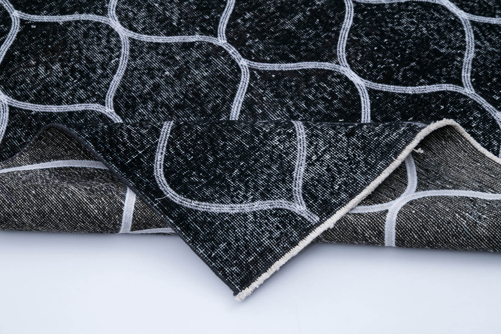 Handmade Area Rug | Black Geometric Carpet - Durable Cotton Wool Rug 4'8" x 11'10"