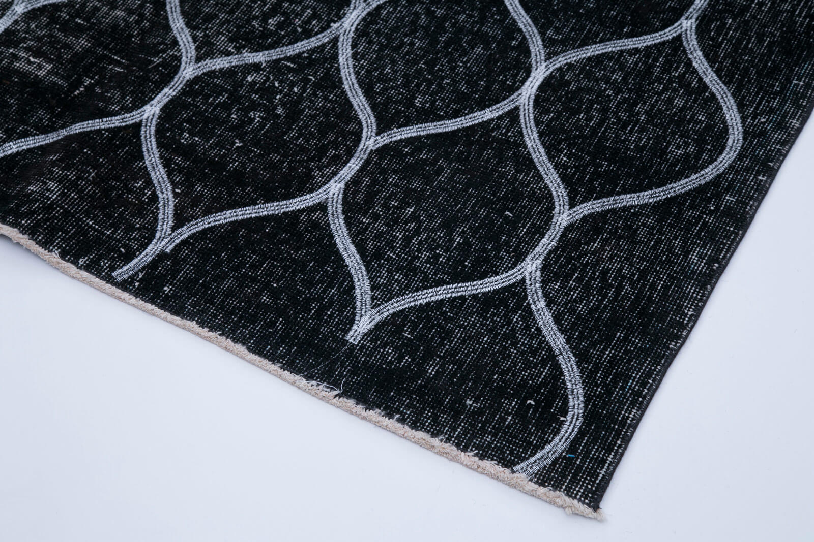 Handmade Geometric Rug – Black Area Rug with Soft Wool Texture, 4'11'' x 12'8''