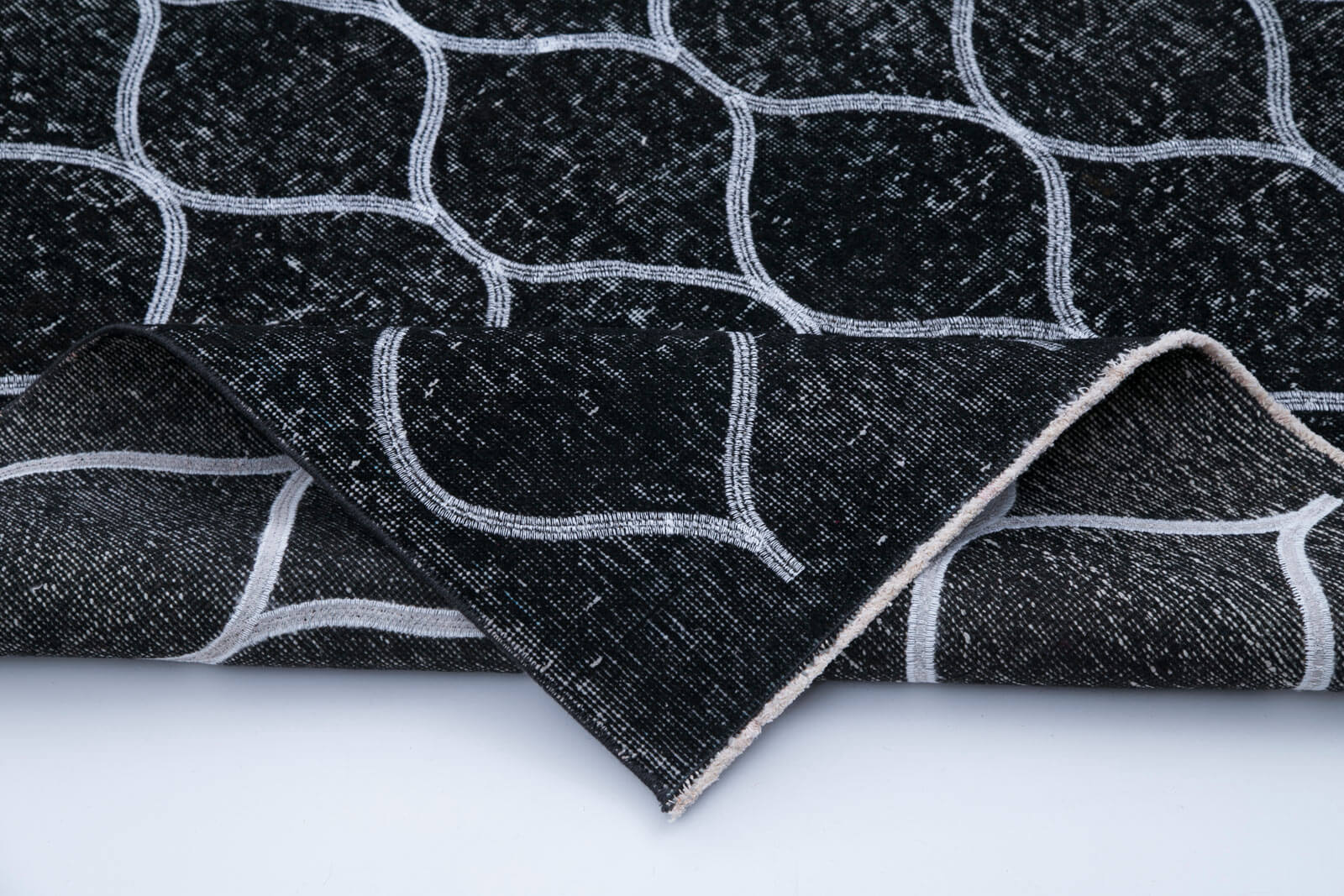 Handmade Geometric Rug – Black Area Rug with Soft Wool Texture, 4'11'' x 12'8''