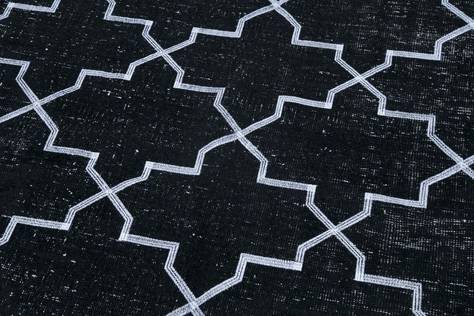 Handmade Wool Area Rug – Black Geometric Cotton Wool Blend Rug 4'9'' x 12'9''