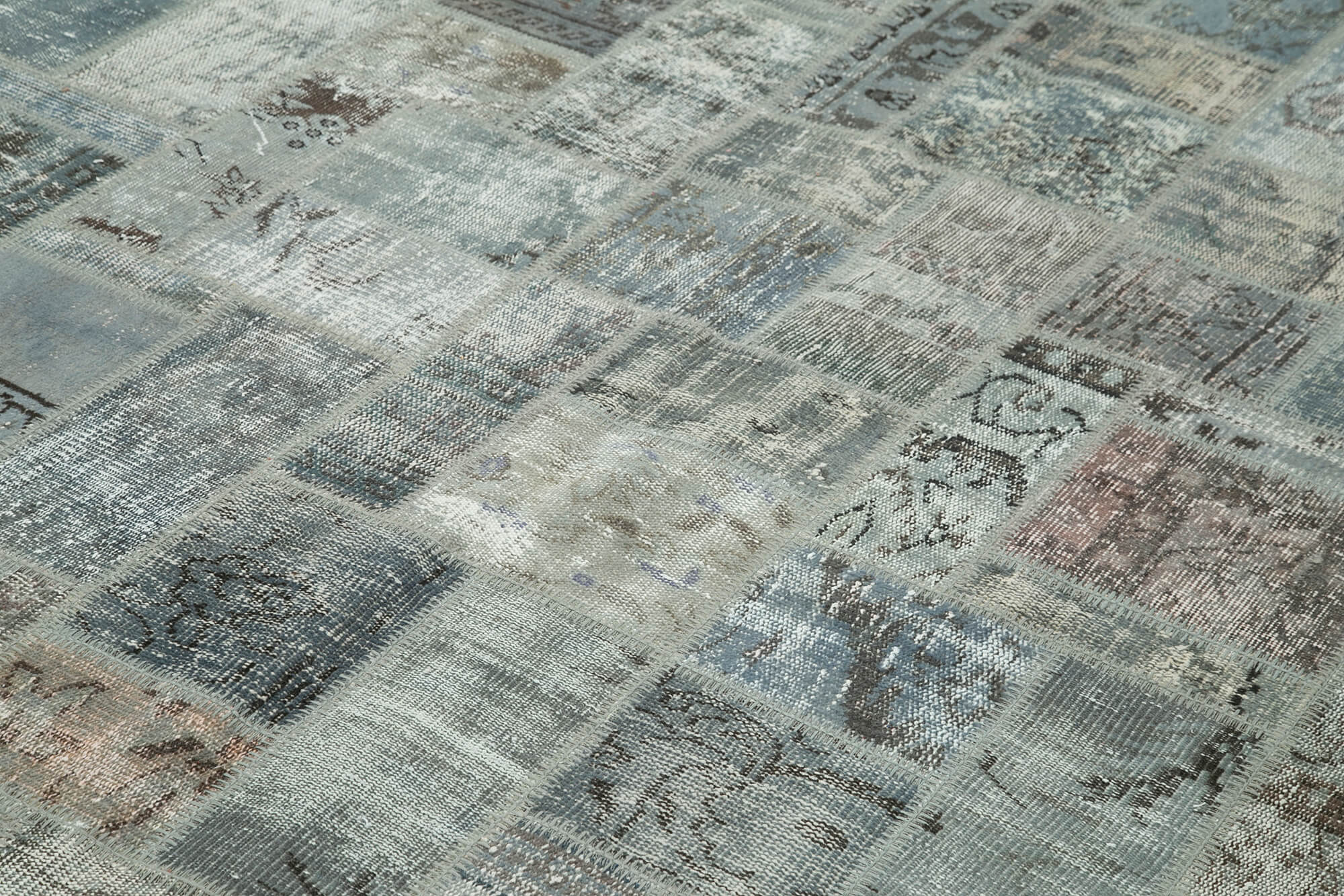 Handmade Patchwork Rug - Kirk Yama Grey Wool Cotton 6'11''x9'9'' Area Rug