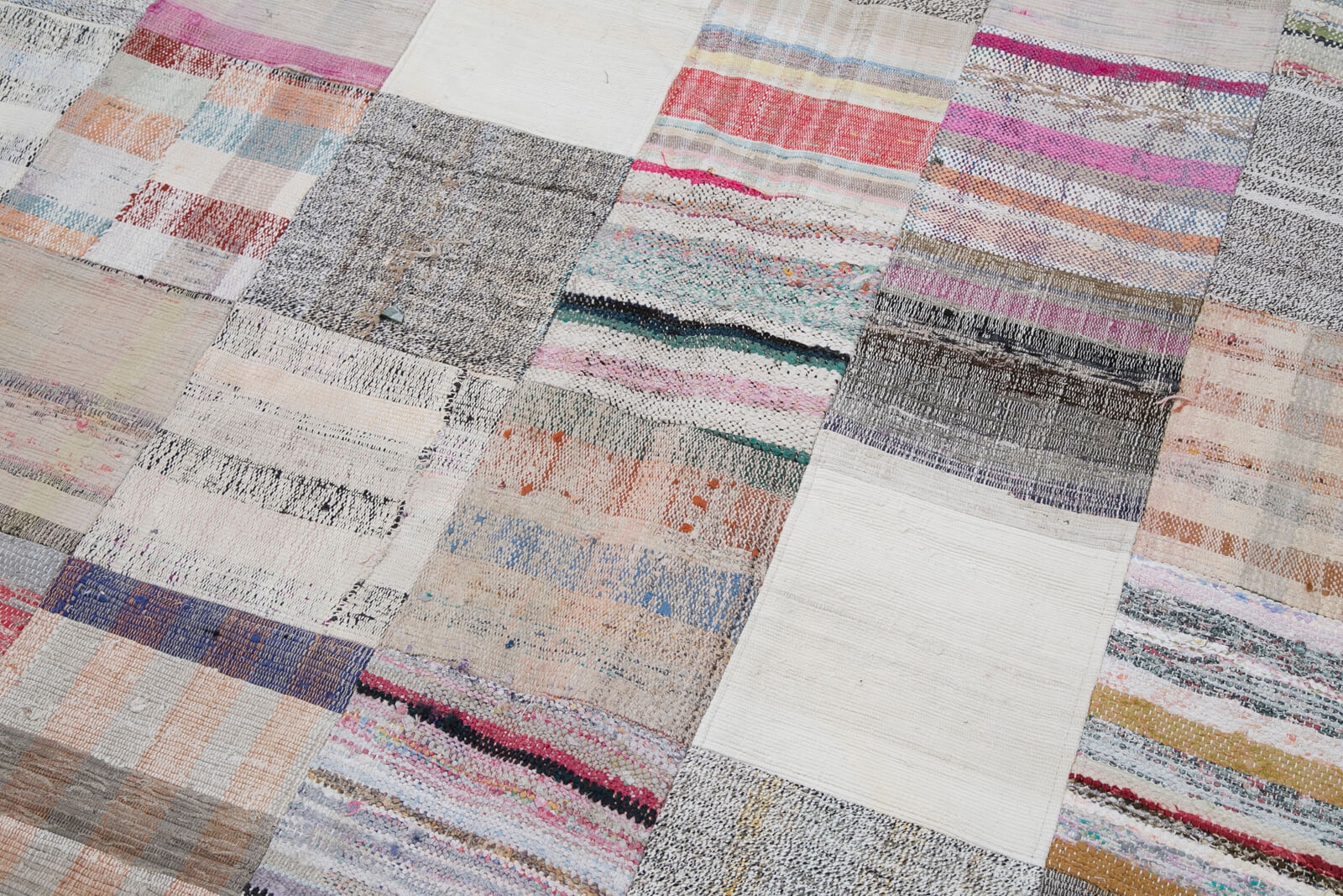 Handmade Wool Area Rug - Kirk Yama Grey Patchwork Design Cotton Wool Carpet 6'7" x 9'10"