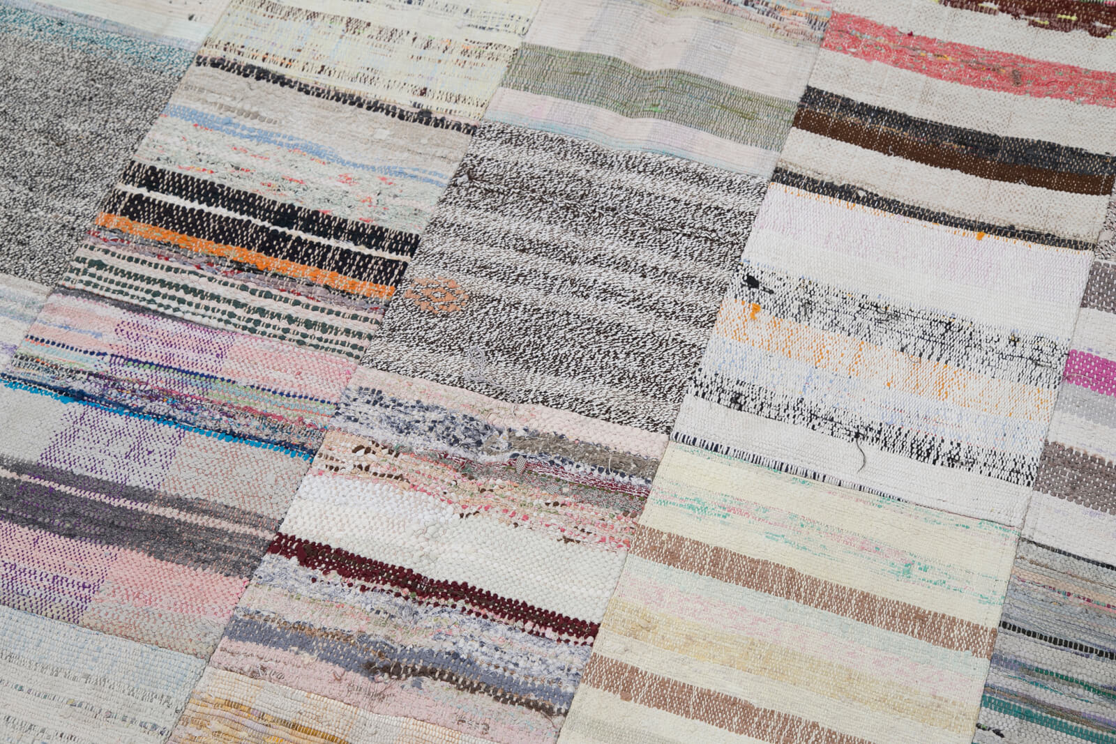 Handmade Patchwork Rug - Grey Area Rug 6x9 Feet | Cotton Wool Durable Carpet