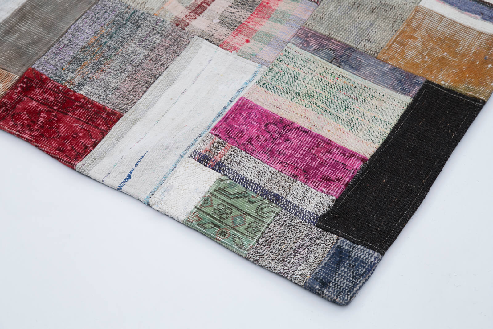 Handmade Patchwork Rug - Kirk Yama Grey Cotton Wool Area Rug 6'7''x10'0''
