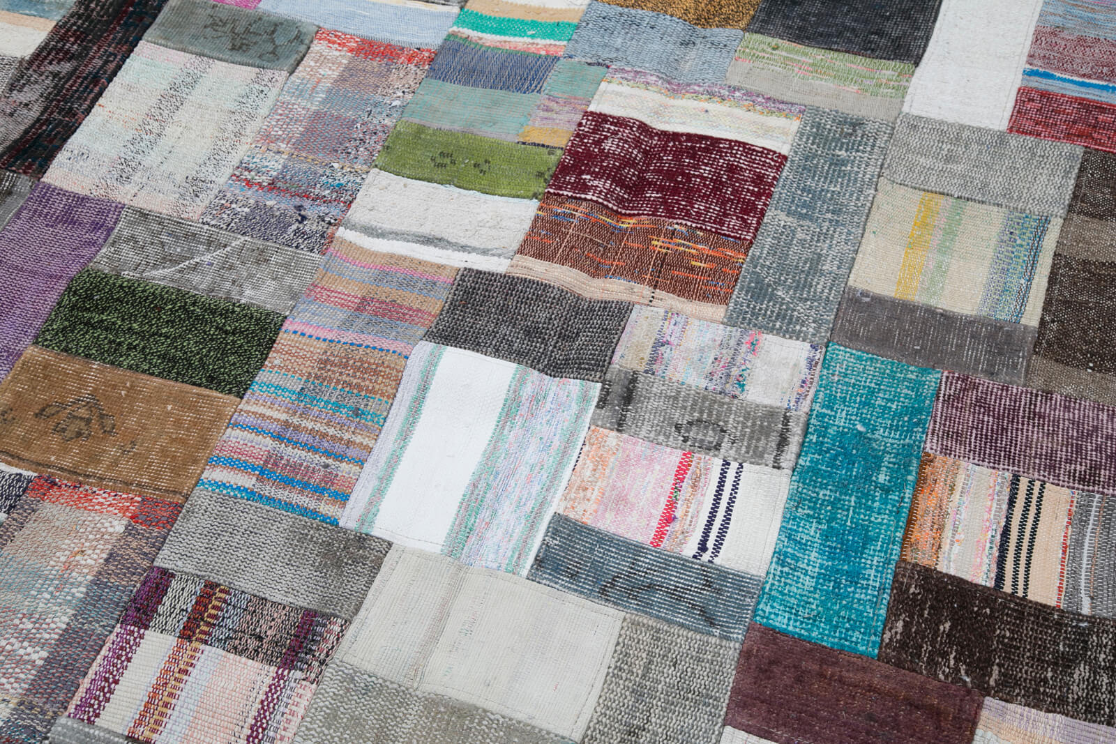 Handmade Patchwork Rug - Kirk Yama Grey Cotton Wool 6x10 Area Rug