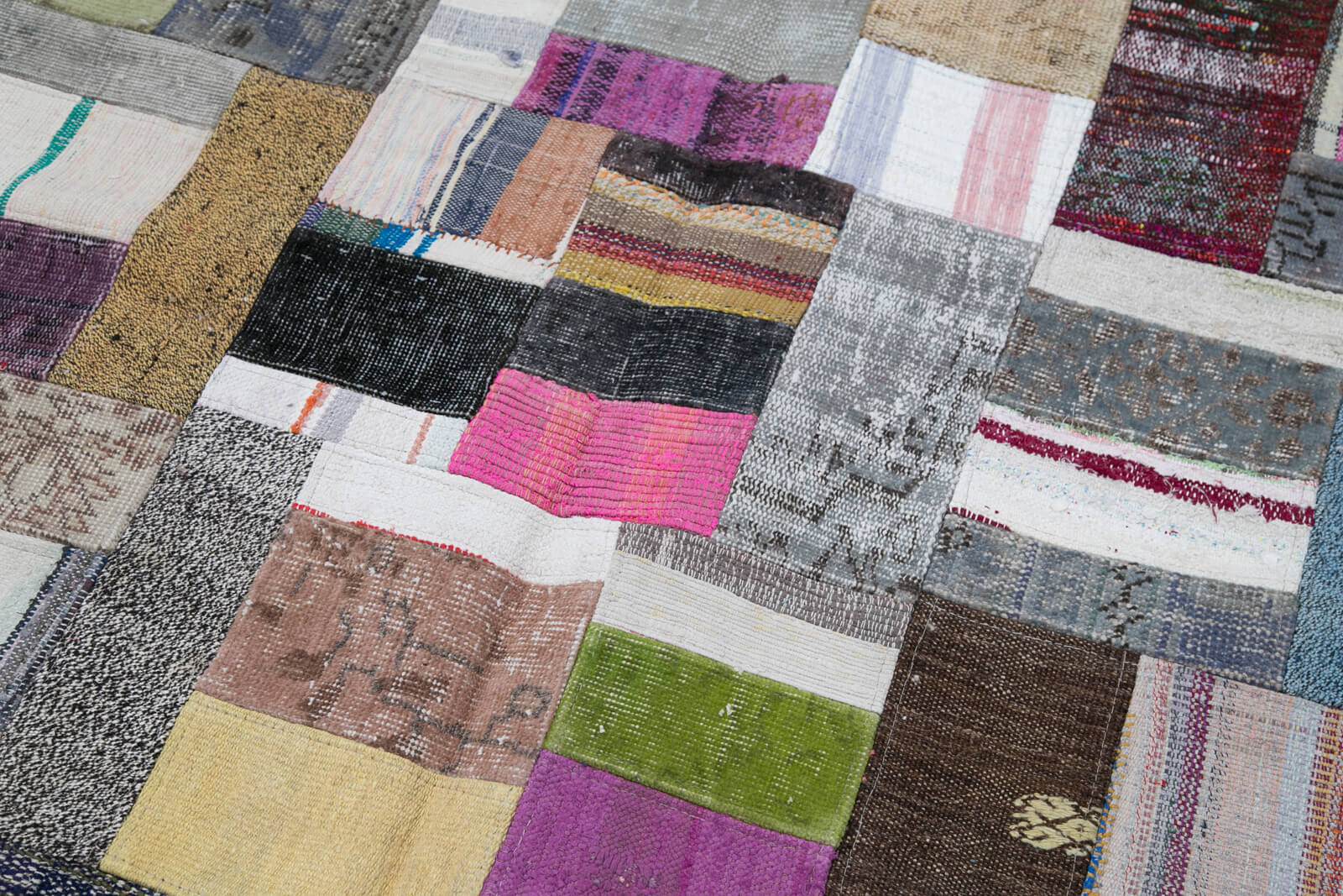 Handmade Patchwork Rug - Kirk Yama Grey Cotton Wool Carpet 6'7''x10'0''