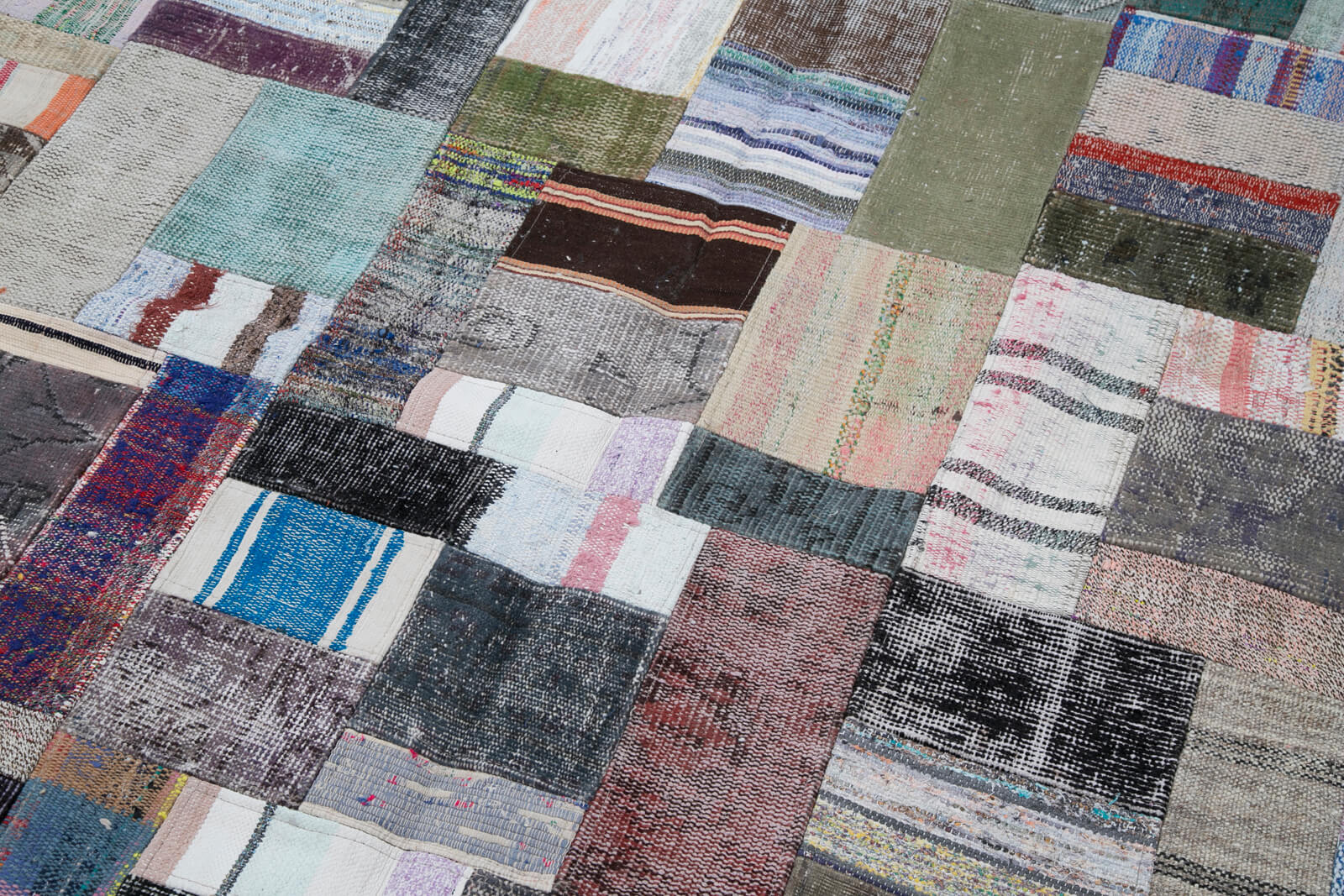 Handmade Wool Area Rug - Kirk Yama Grey Patchwork Carpet 6'7''x9'10'' Cotton Wool