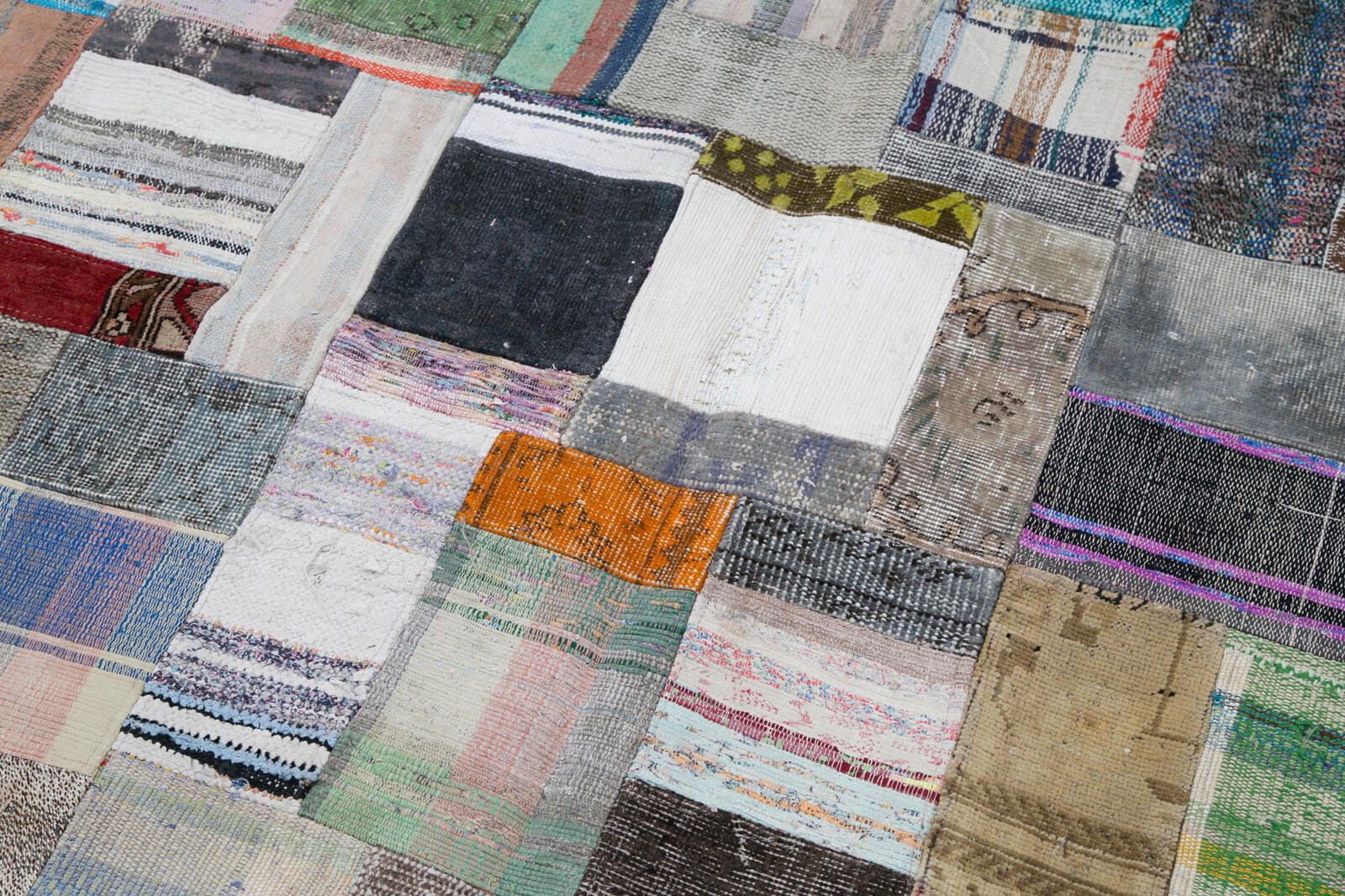 Handmade Patchwork Rug - Kirk Yama Grey Cotton Wool 6x9 Feet Vintage Area Rug