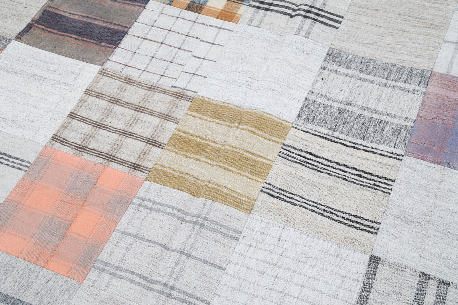 Handmade Patchwork Rug – Kirk Yama Grey Cotton Wool Vintage Area Rug 6'7''x9'10''
