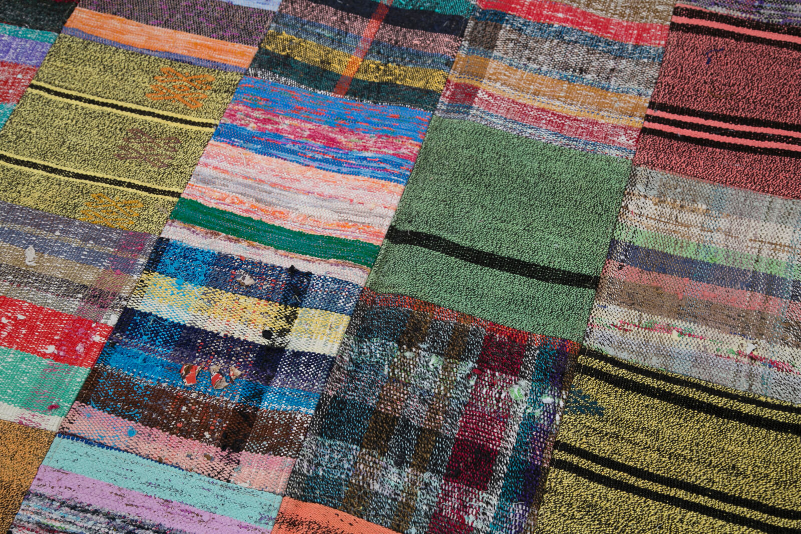 Handmade Wool Area Rug - Grey Patchwork Carpet | Durable Cotton Wool Rug 5'11''x7'10''