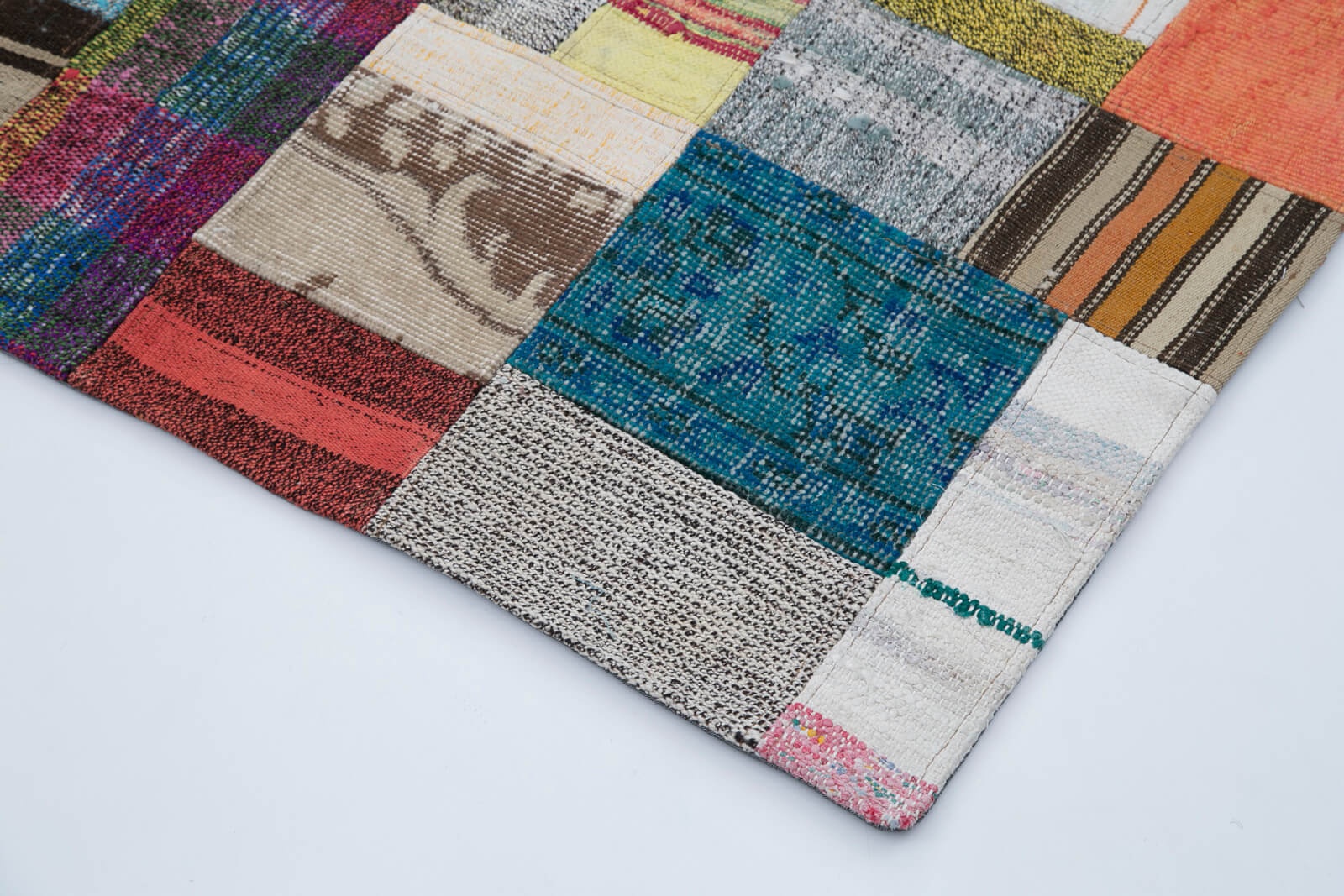 Handmade Wool Area Rug - Kirk Yama Grey Patchwork Cotton Wool Rug 5'7''x7'10''