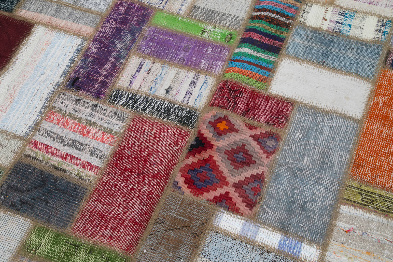 Handmade Area Rug – Grey Patchwork Wool Cotton Rug by Agacan | Durable Soft Floor Covering