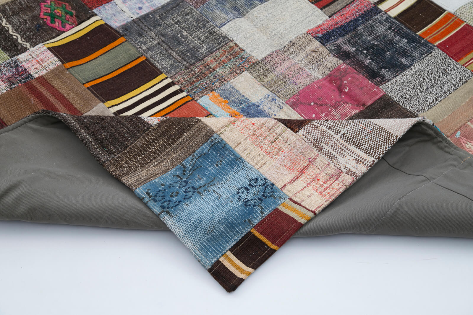 Handmade Patchwork Rug – Kirk Yama Grey Cotton Wool Blend Area Rug 6'9''x10'