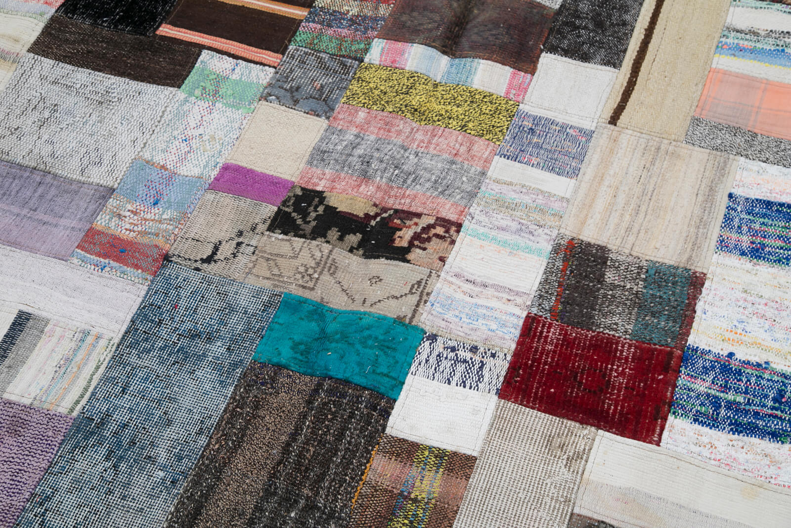 Handmade Patchwork Rug - Kirk Yama Grey Area Rug 6'7''x10'0'' Cotton Wool Blend