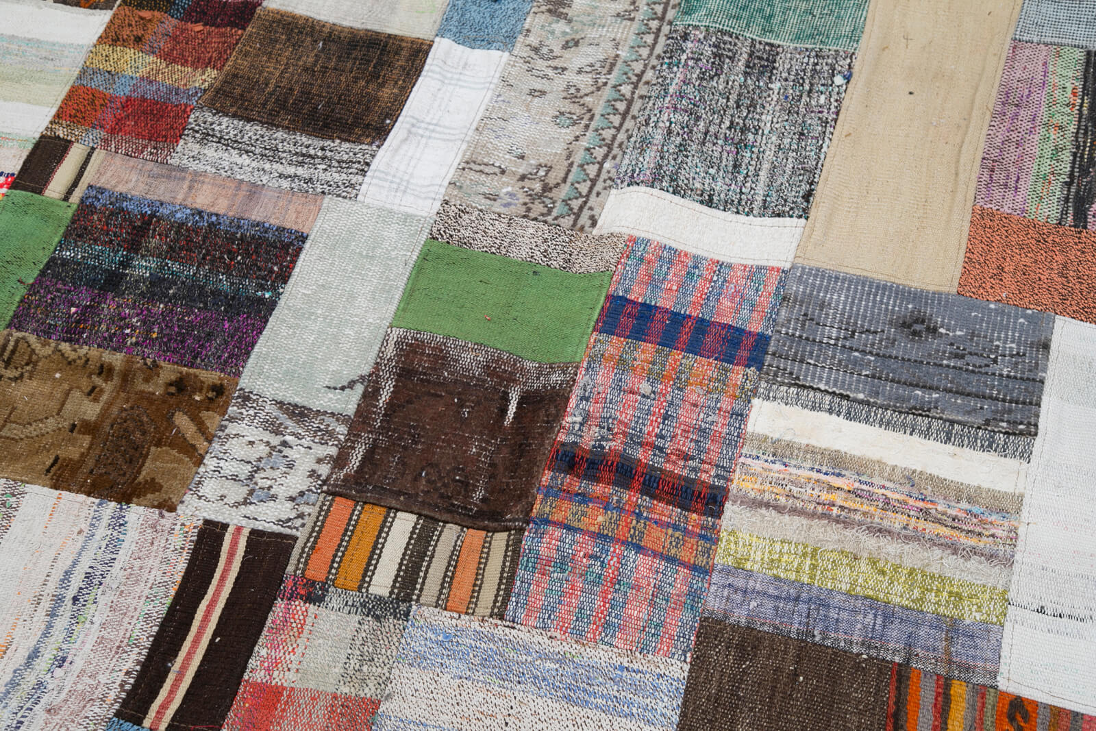 Handmade Wool Area Rug – Kirk Yama Grey Patchwork Rug 6'7''x9'10'' Cotton Wool