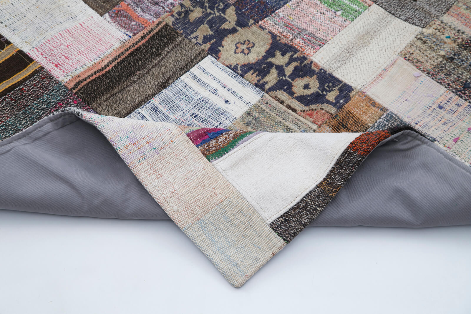 Handmade Patchwork Rug - Kirk Yama Grey Area Rug 6'9''x10'0'' Cotton Wool Carpet